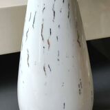 Design Vase Signed Hérold Porzellan Bavaria. In fine white porcelain/Silver filament decoration. High 22 cm