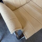 Fauteuil années 80 avec revêtement en bouclé jaune