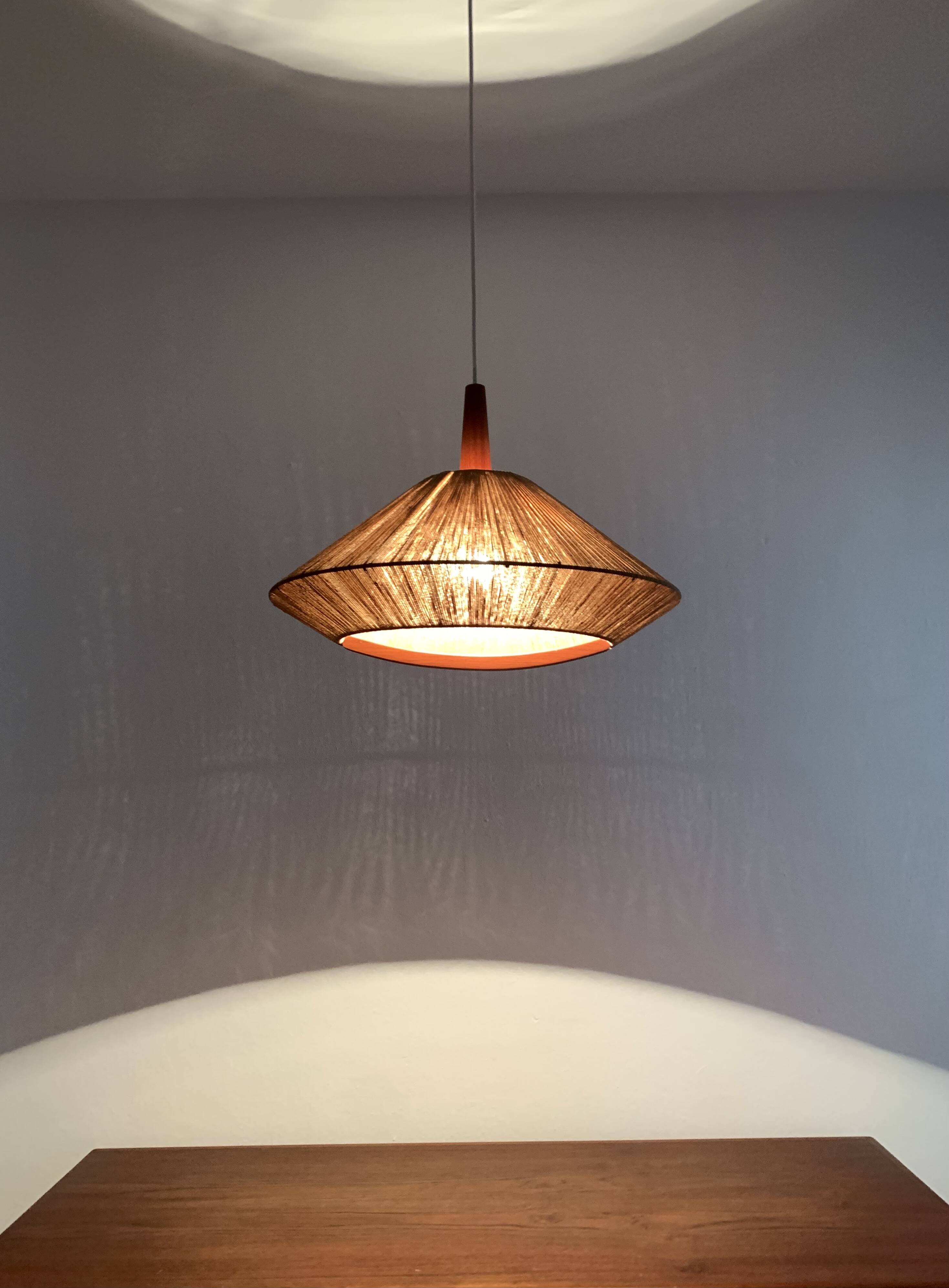 Suspension en teck et en raffia Bast par Temde