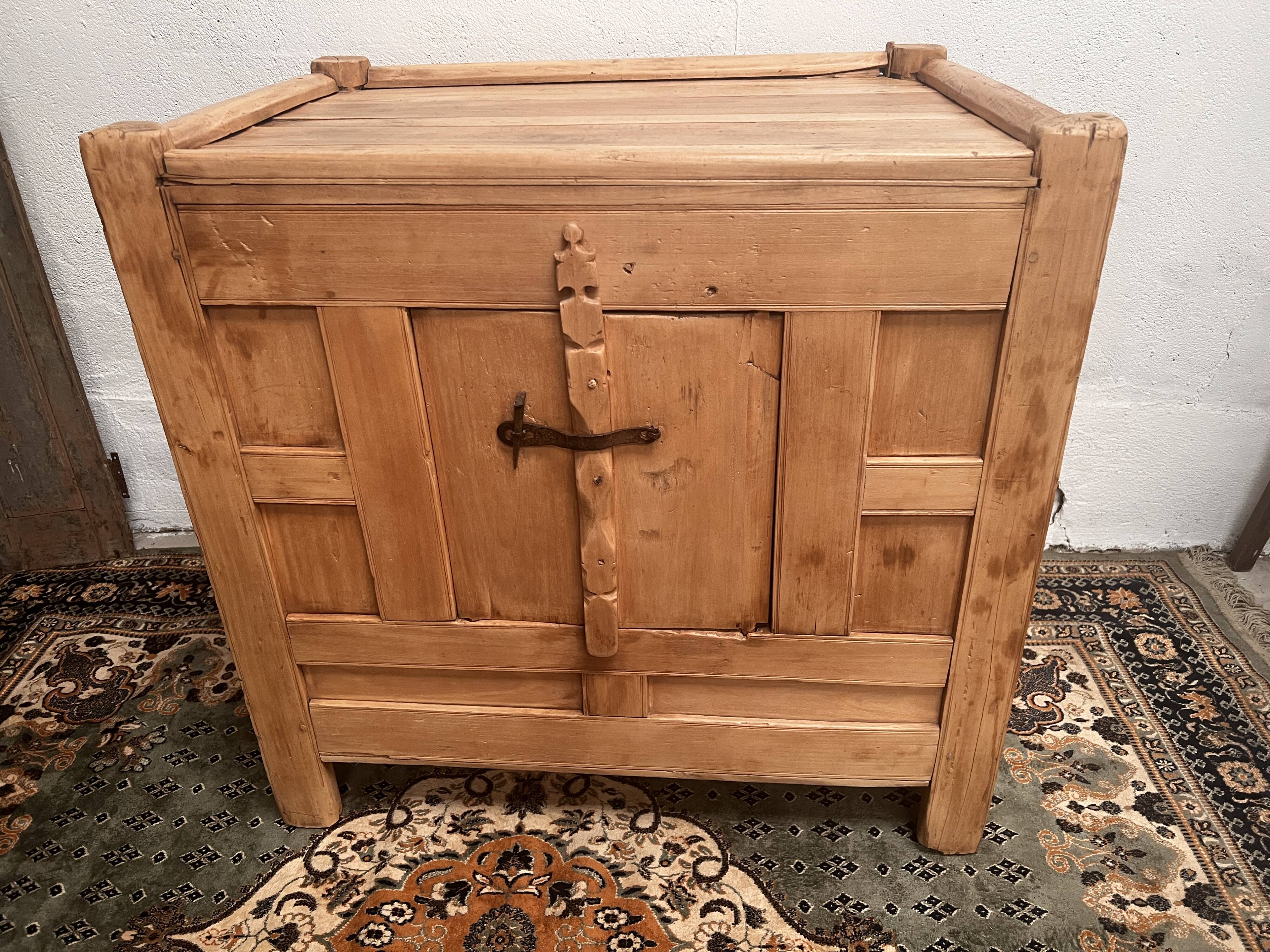 Old pantry in Pitch pine - early 20th century