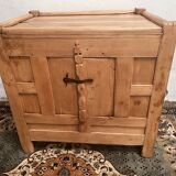 Old pantry in Pitch pine - early 20th century