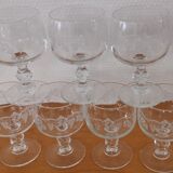 Set of 7 white wine glasses on feet, grape decoration and Luminarc vine shoot