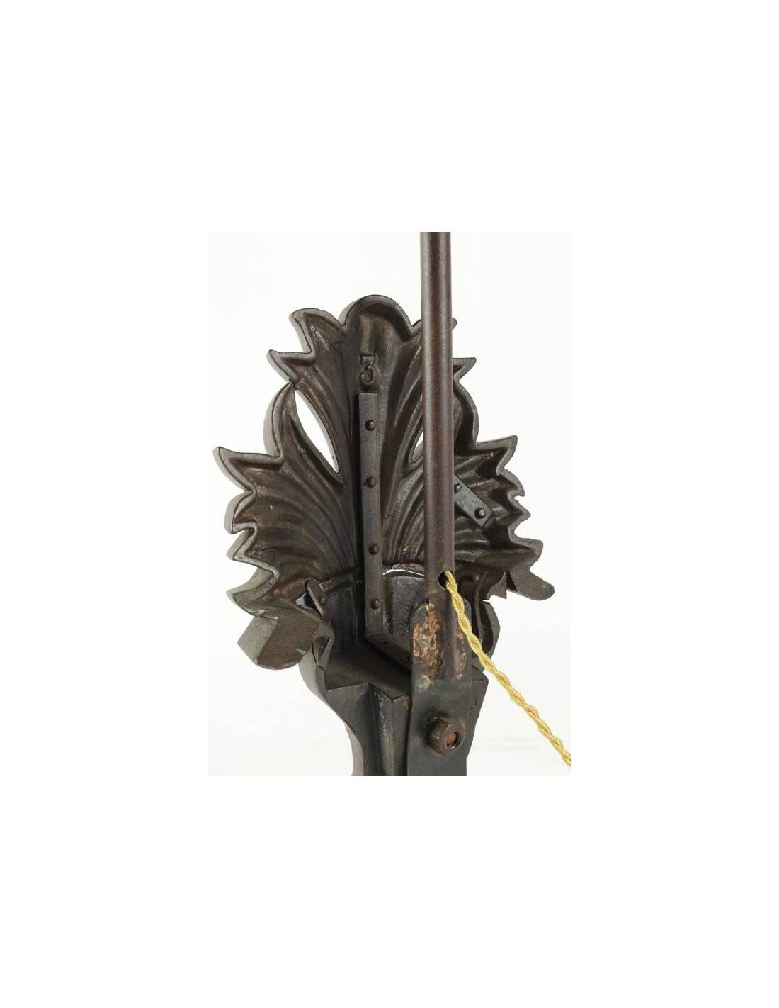 Lampe montée sur pied de baignoire en fonte, XIXème siècle