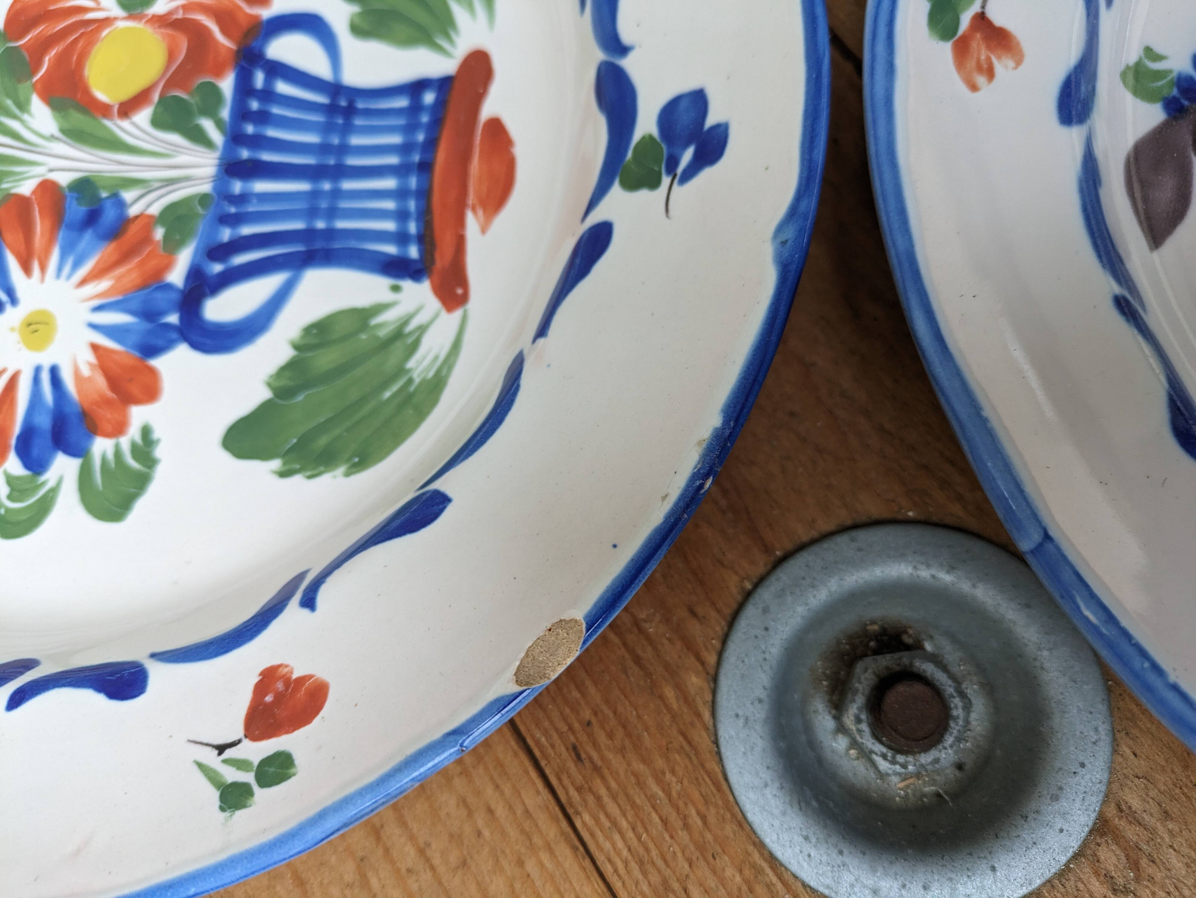 Set of 4 old Saint Clement plates with bouquet of flowers