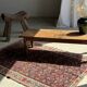 Brown Indonesian teak coffee table, with a border and cylindrical legs H40 L103.