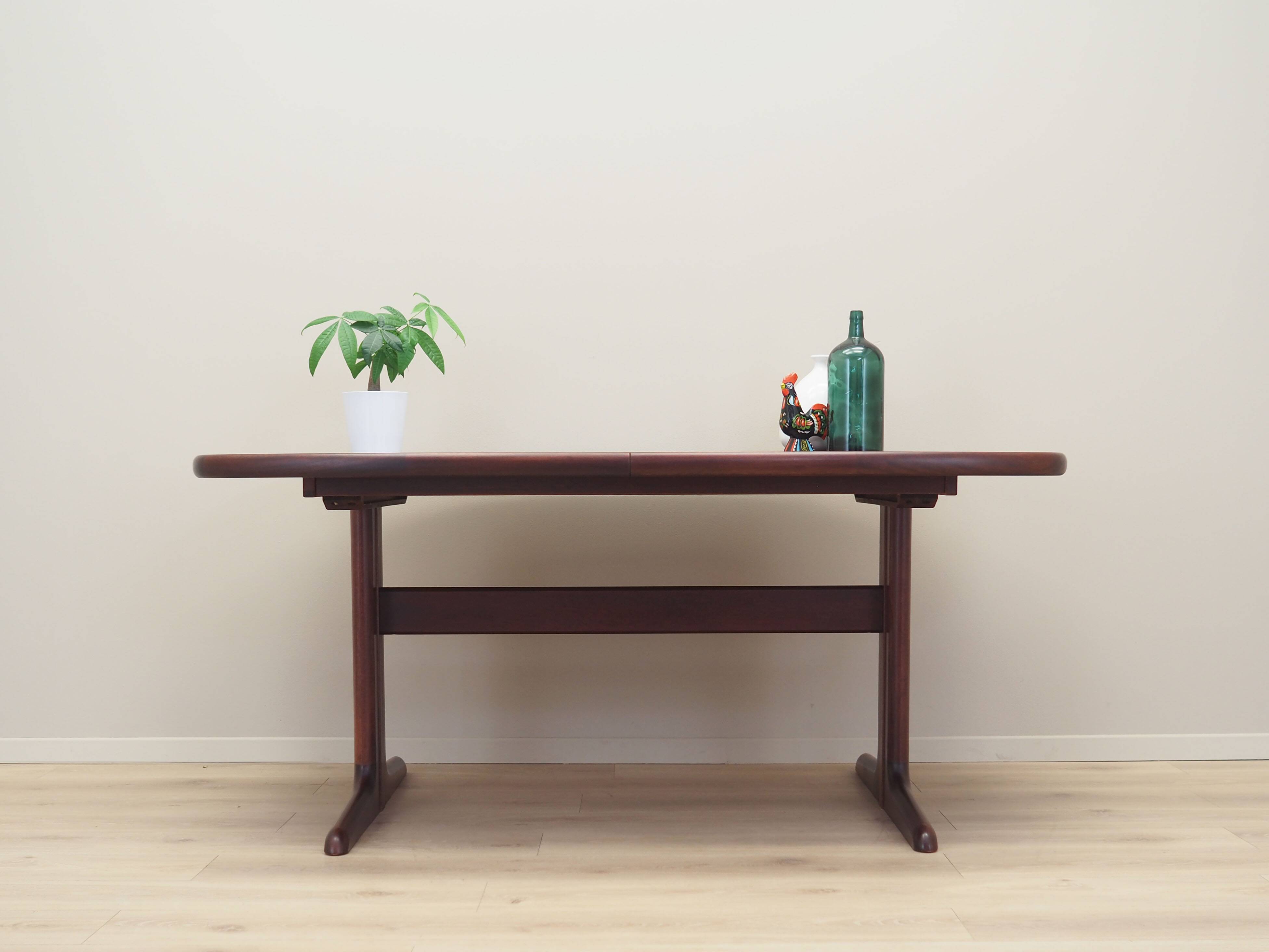 Table en acajou, design danois, années 1990, fabricant : Skovby