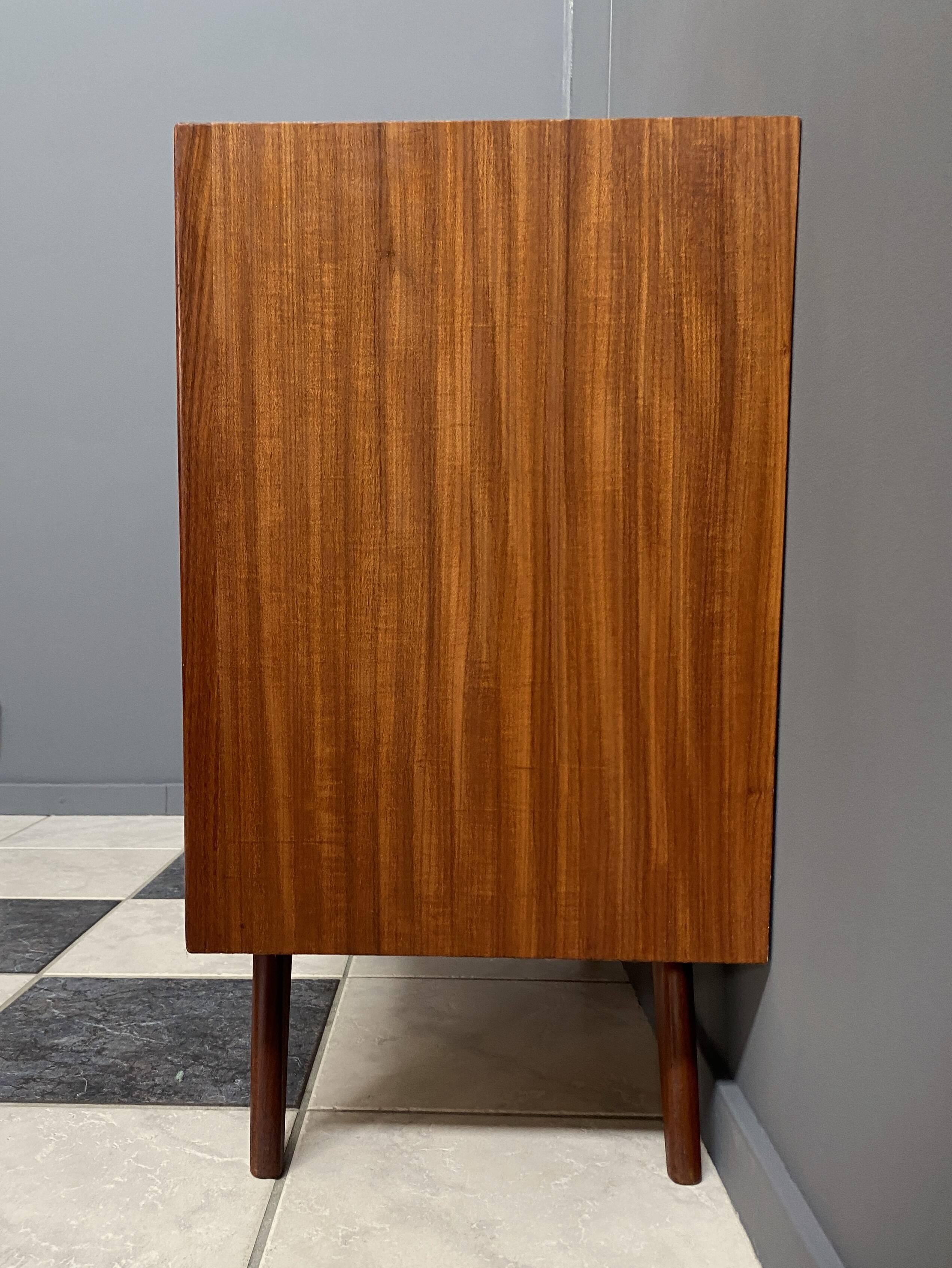 Commode en teck des années 1960