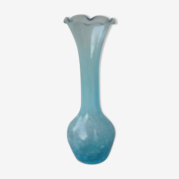Vase en verre bleu à effet craquelé