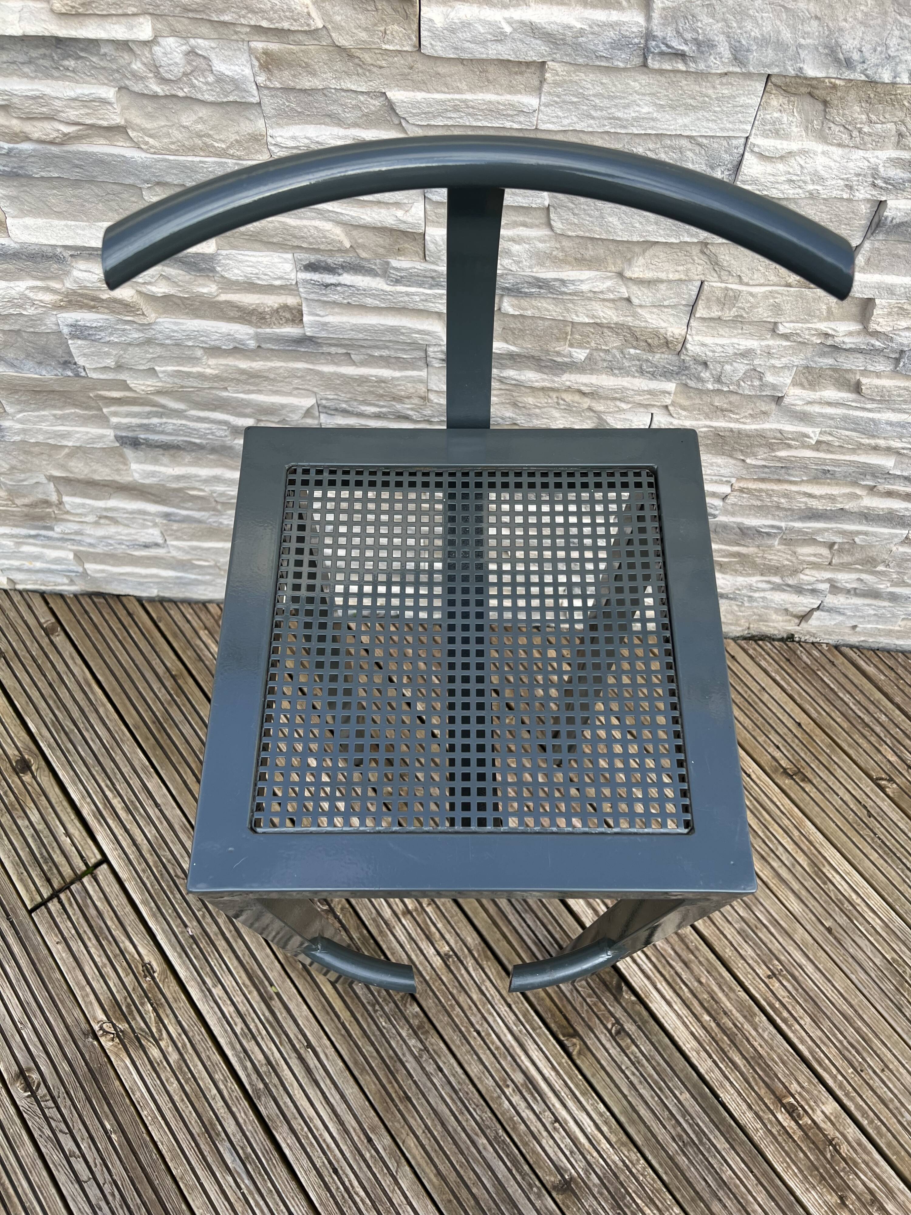 Sarapis philippe starck stool driade memphis cassina 80s design