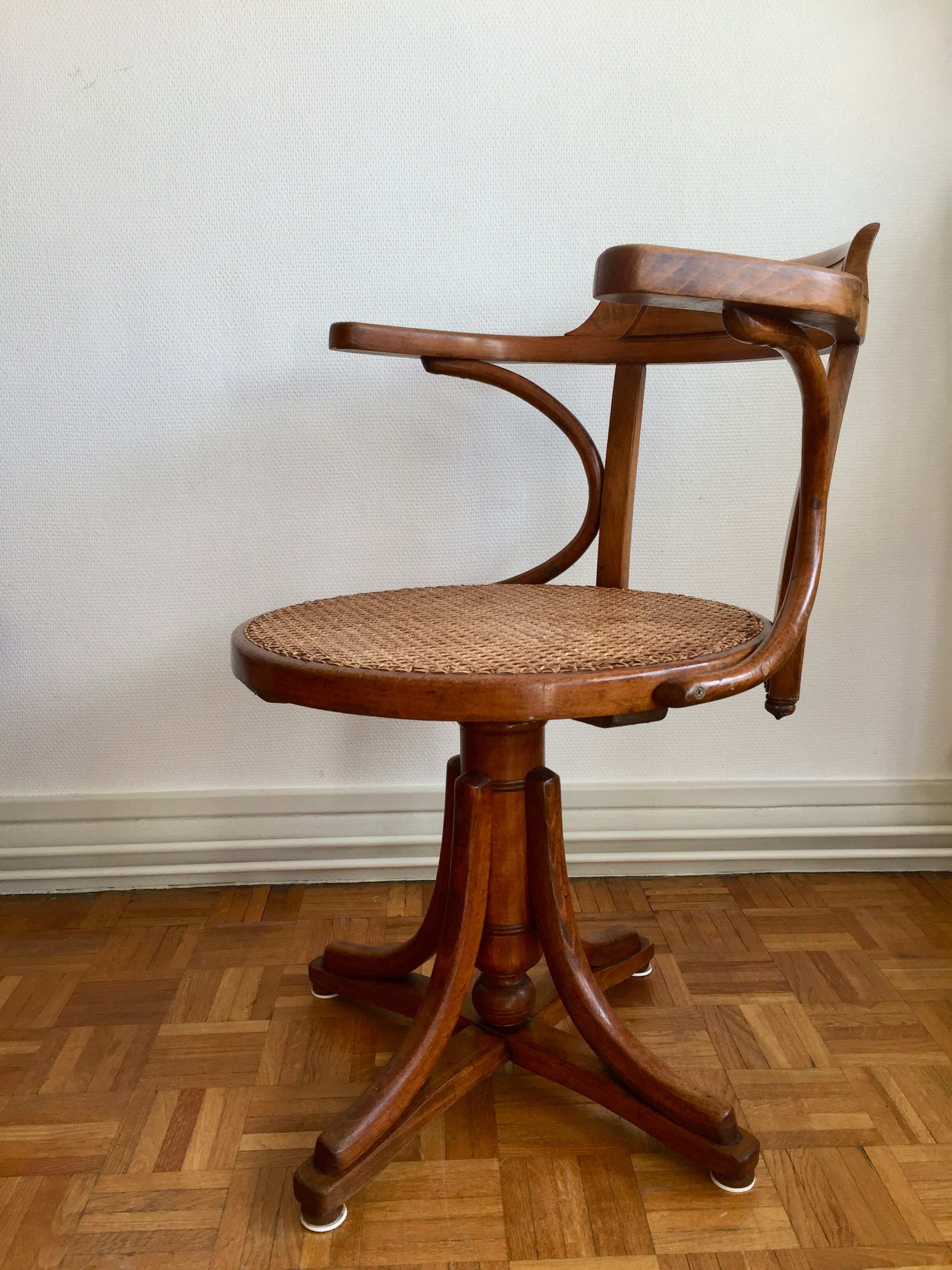 Fauteuil américain de bureau canné Baumann