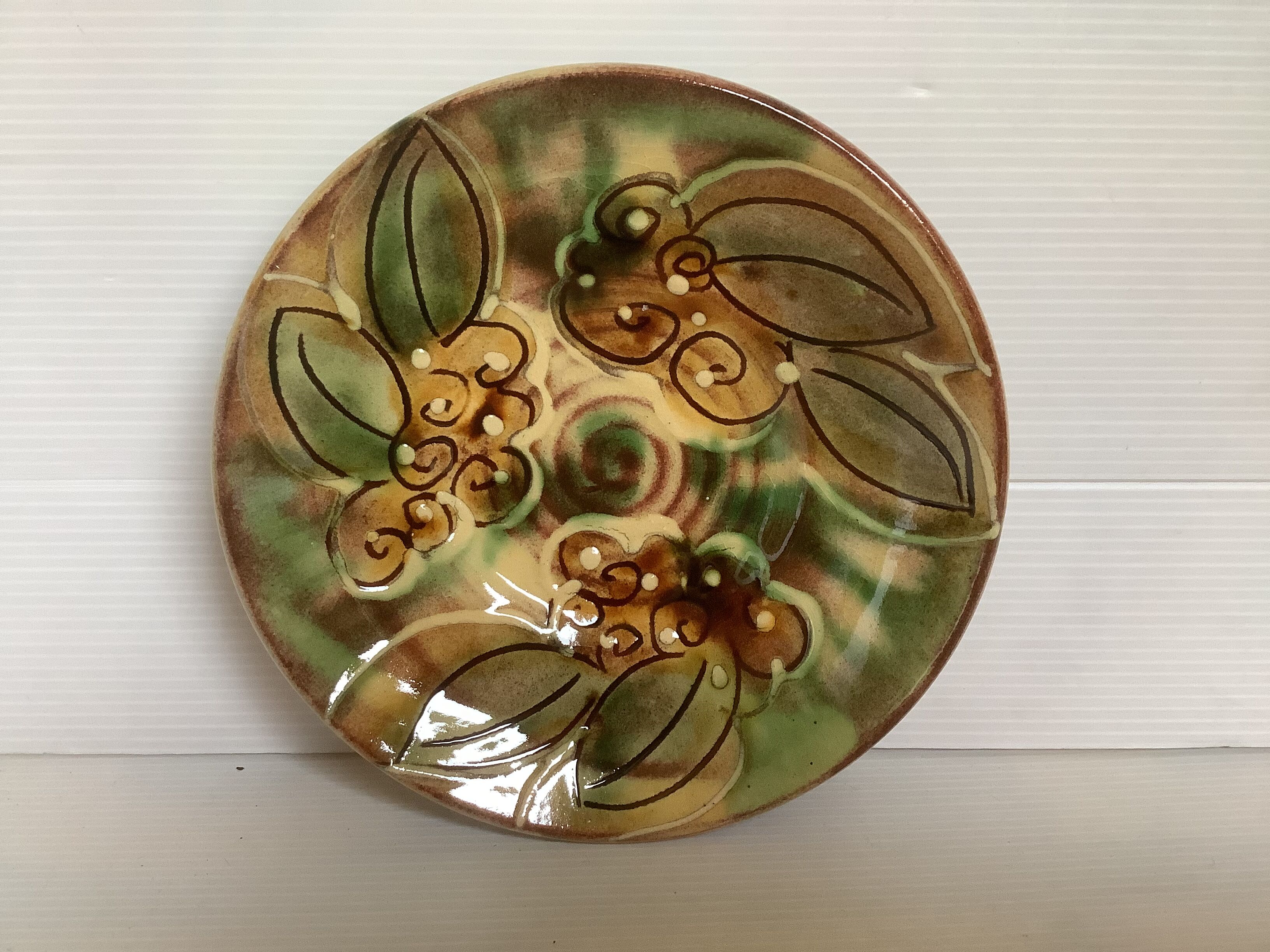 Empty ceramic pocket flowers fruits leaves