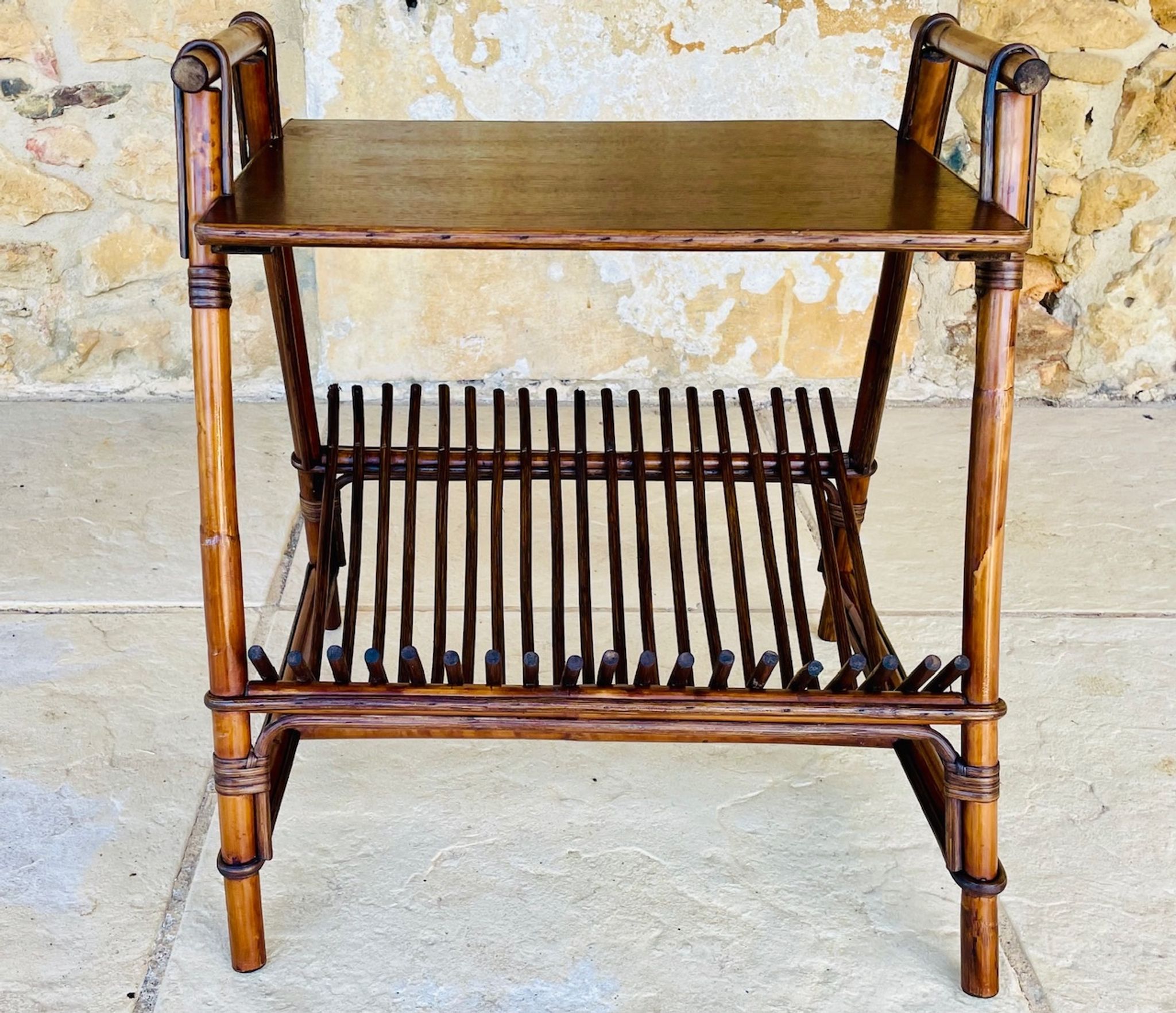 Table d'appoint avec porte revues vintage Rotin Bambou 1970s