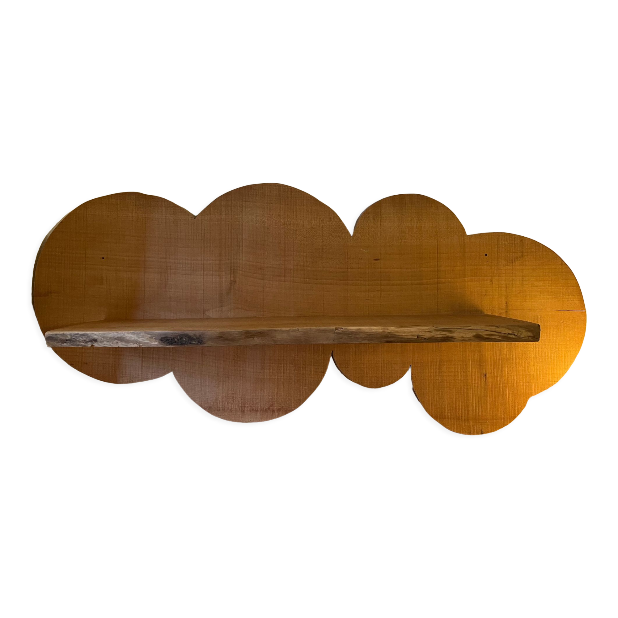 Cloud-shaped shelf made of solid wood