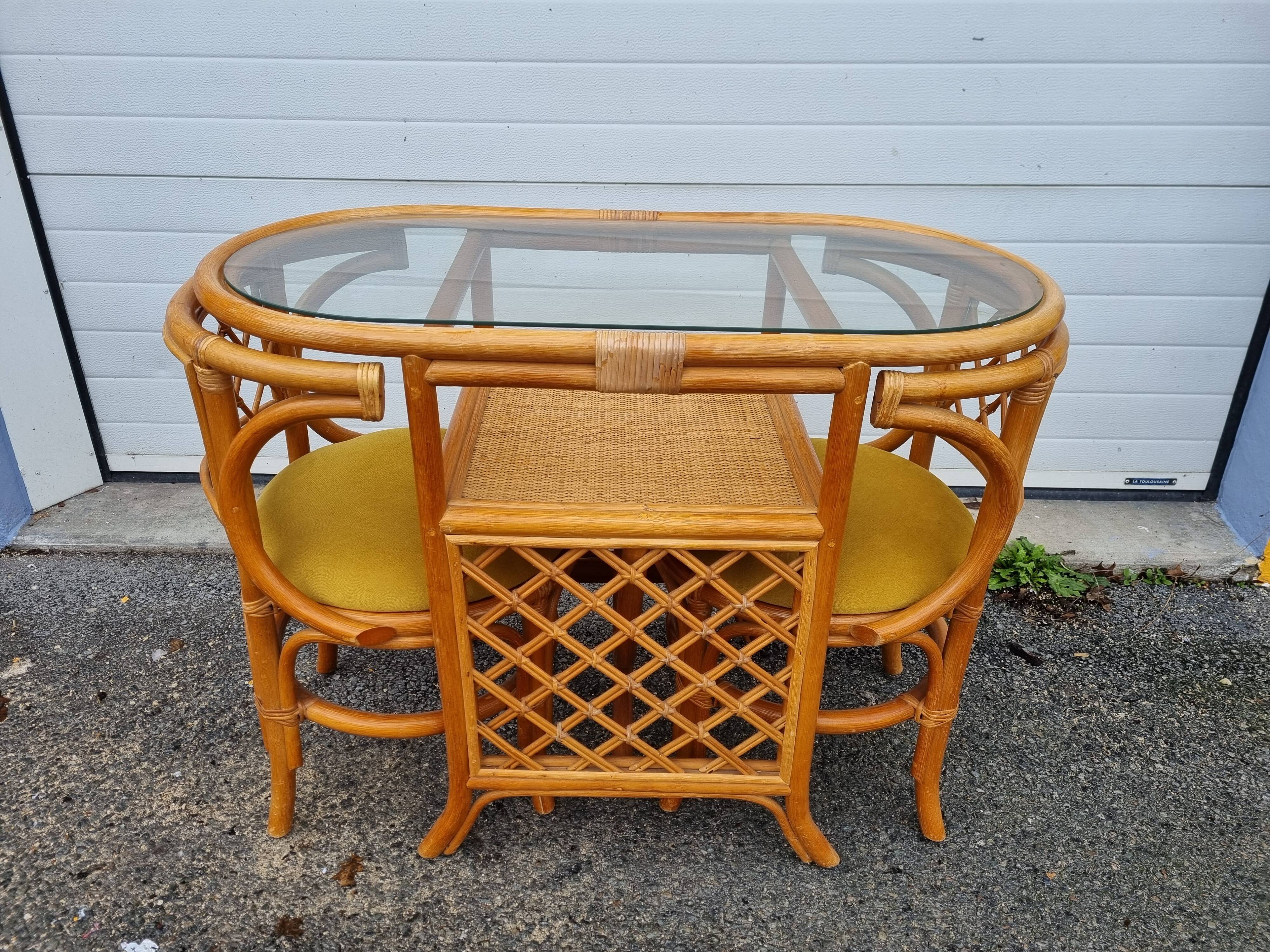 Rattan table and 2 armchairs