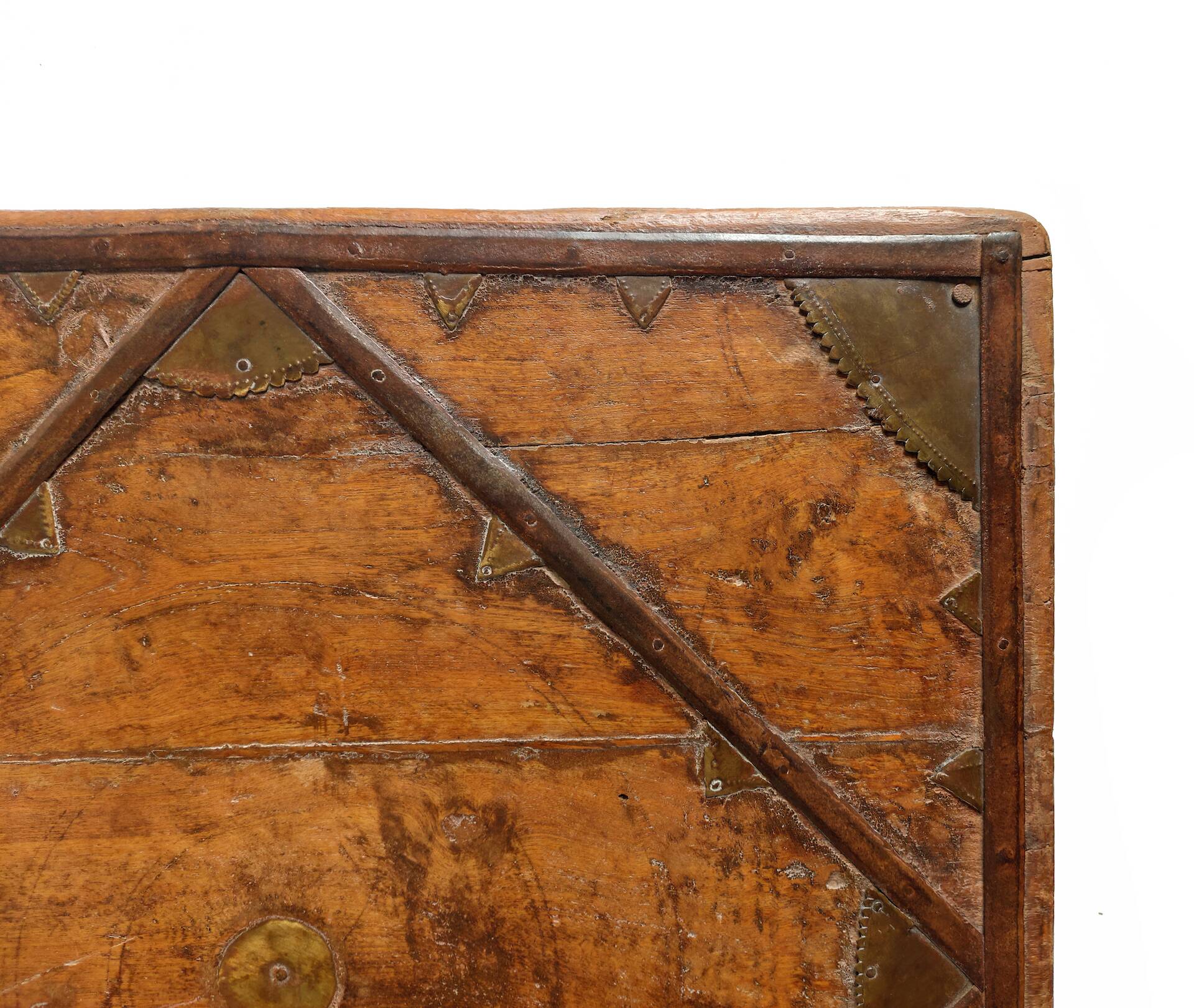 Ancient Indian ritual table of the Bajot type, wood and brass – Rajasthan