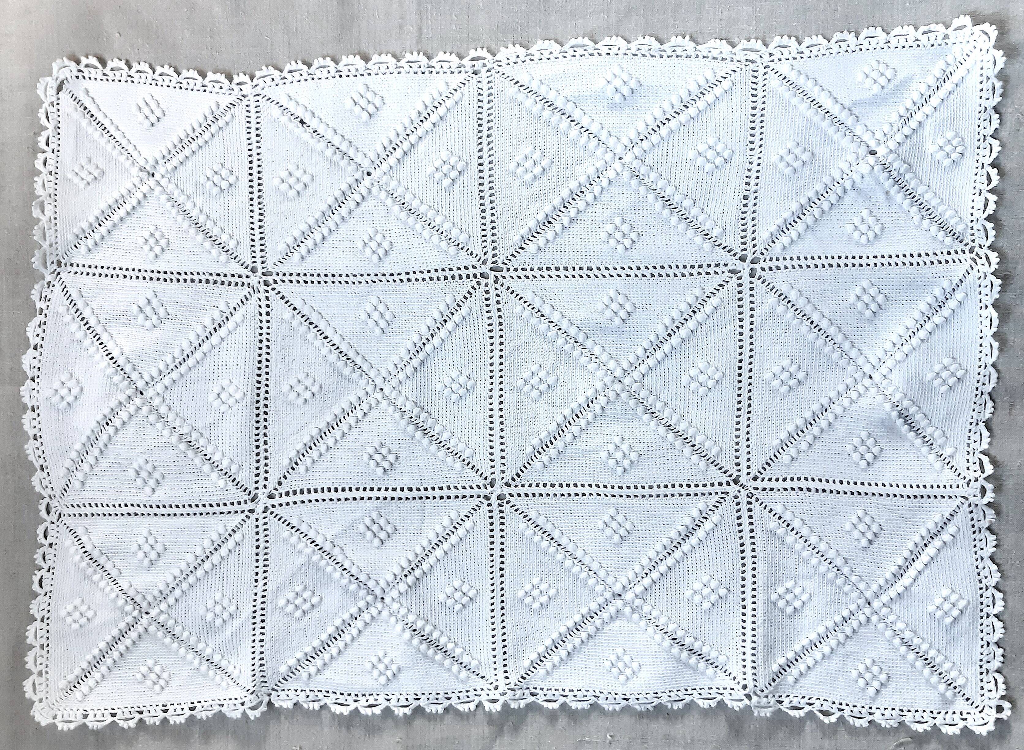 Dessus de coussin ancien à boules, au crochet