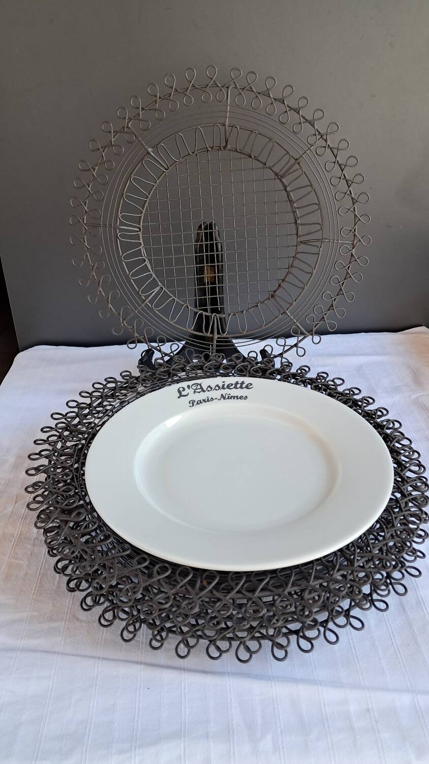 6 black metal serving plates