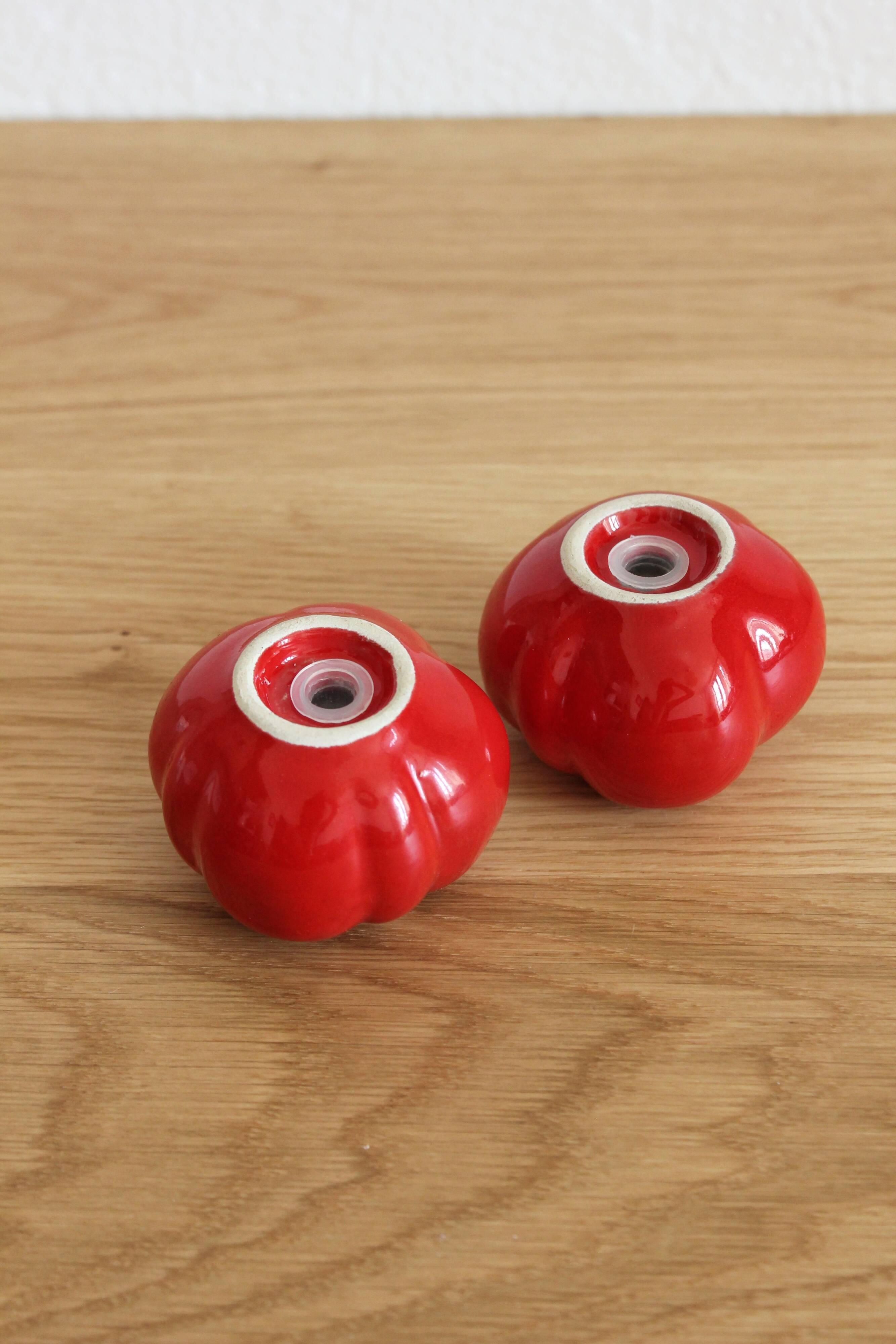 Salt and pepper tomato in vintage slurry