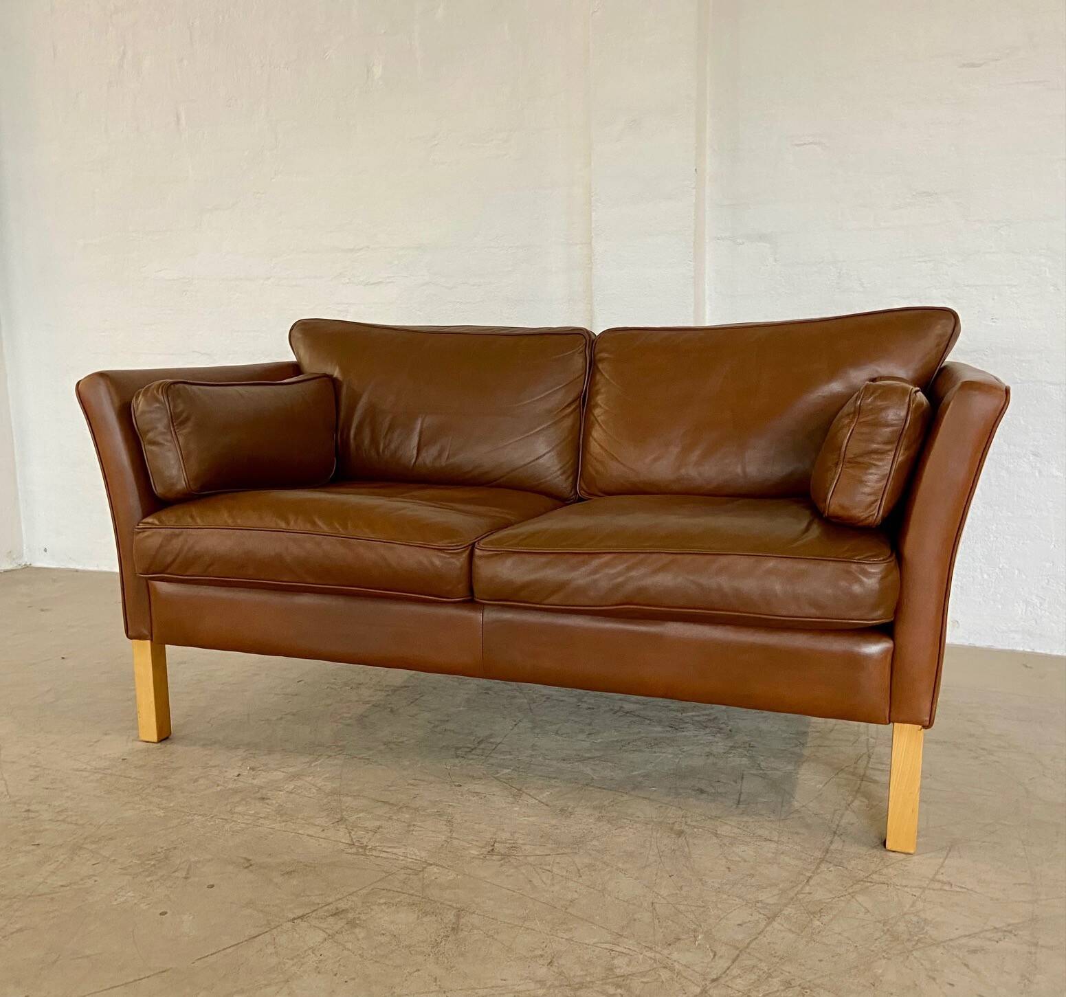 Canapé 2 places Stouby vintage danois du milieu du siècle en cuir cognac foncé
