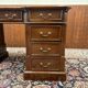 Bureau anglais classique avec incrustations vertes