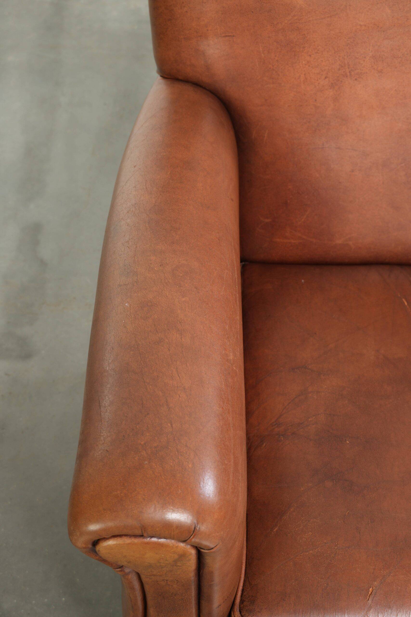 Timeless sheepskin armchair with beautiful colours and a good design