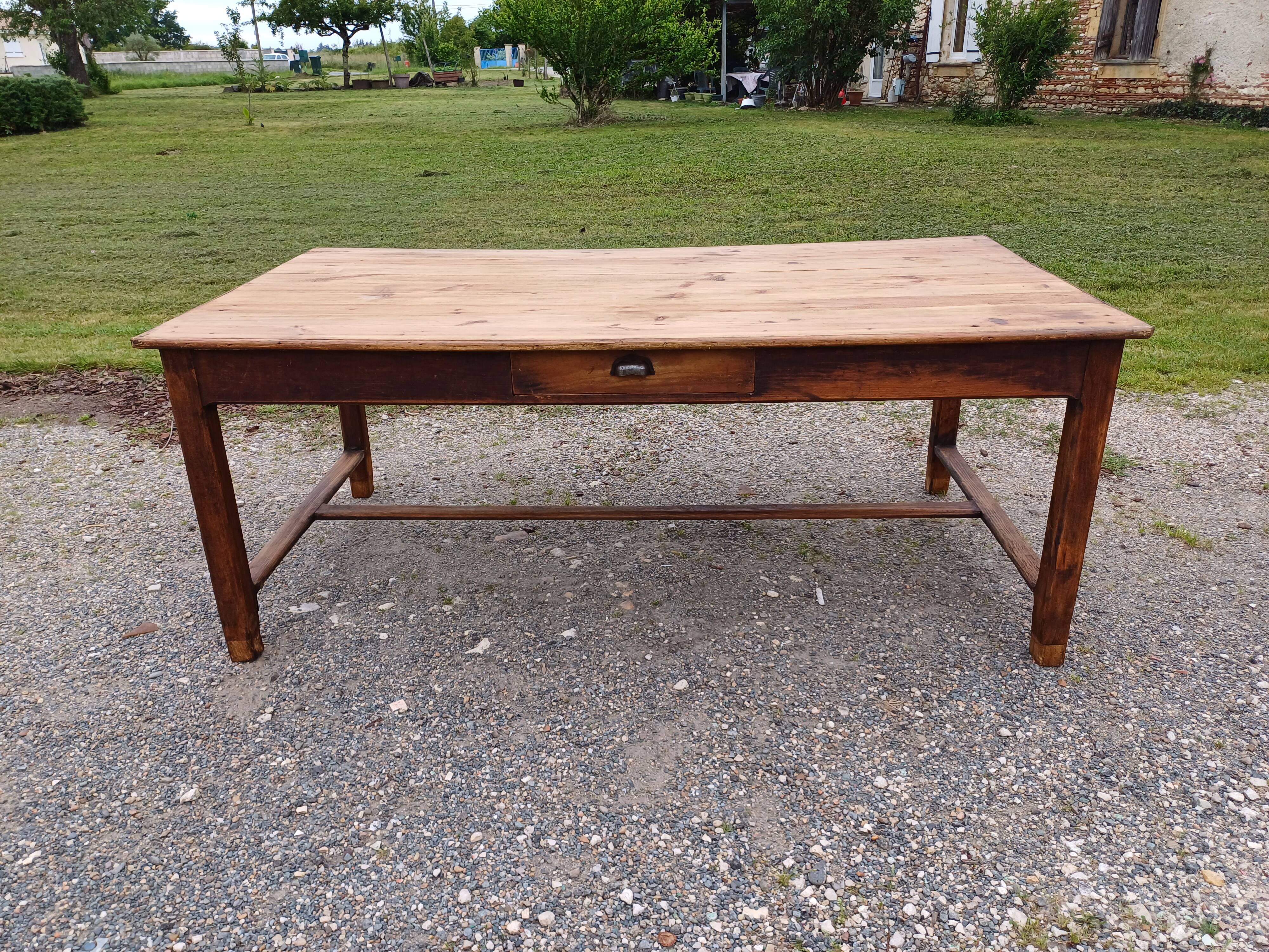 Country Pine Farmhouse Table, 4 Drawers.