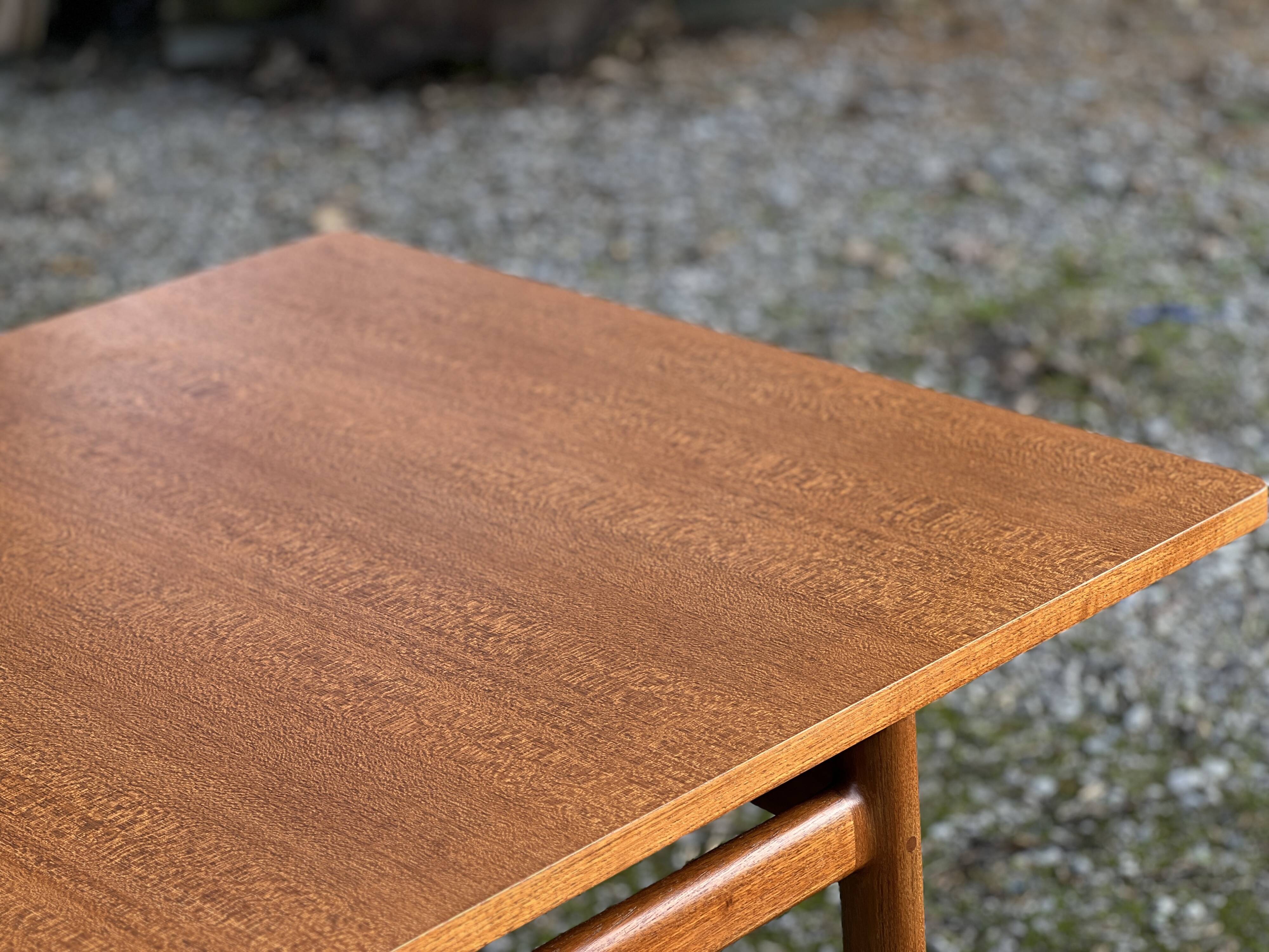 Grande table à manger à rallonge par McIntosh