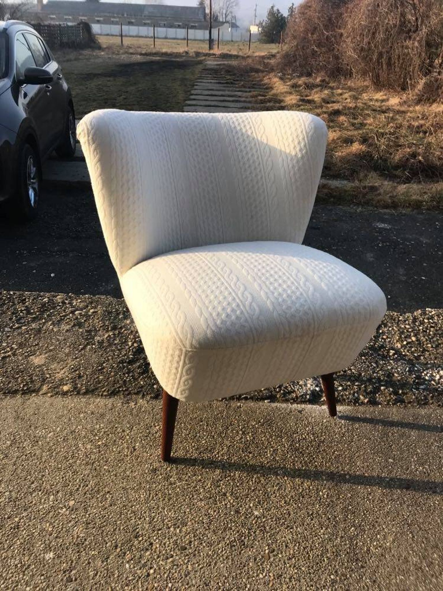 White club armchair in solid beech, Mid-Century style, Hungary, 1950s.