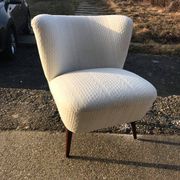 White club armchair in solid beech, Mid-Century style, Hungary, 1950s.