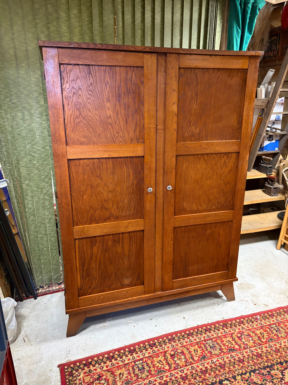 René Gabriel designed wardrobe shoulder reconstruction.