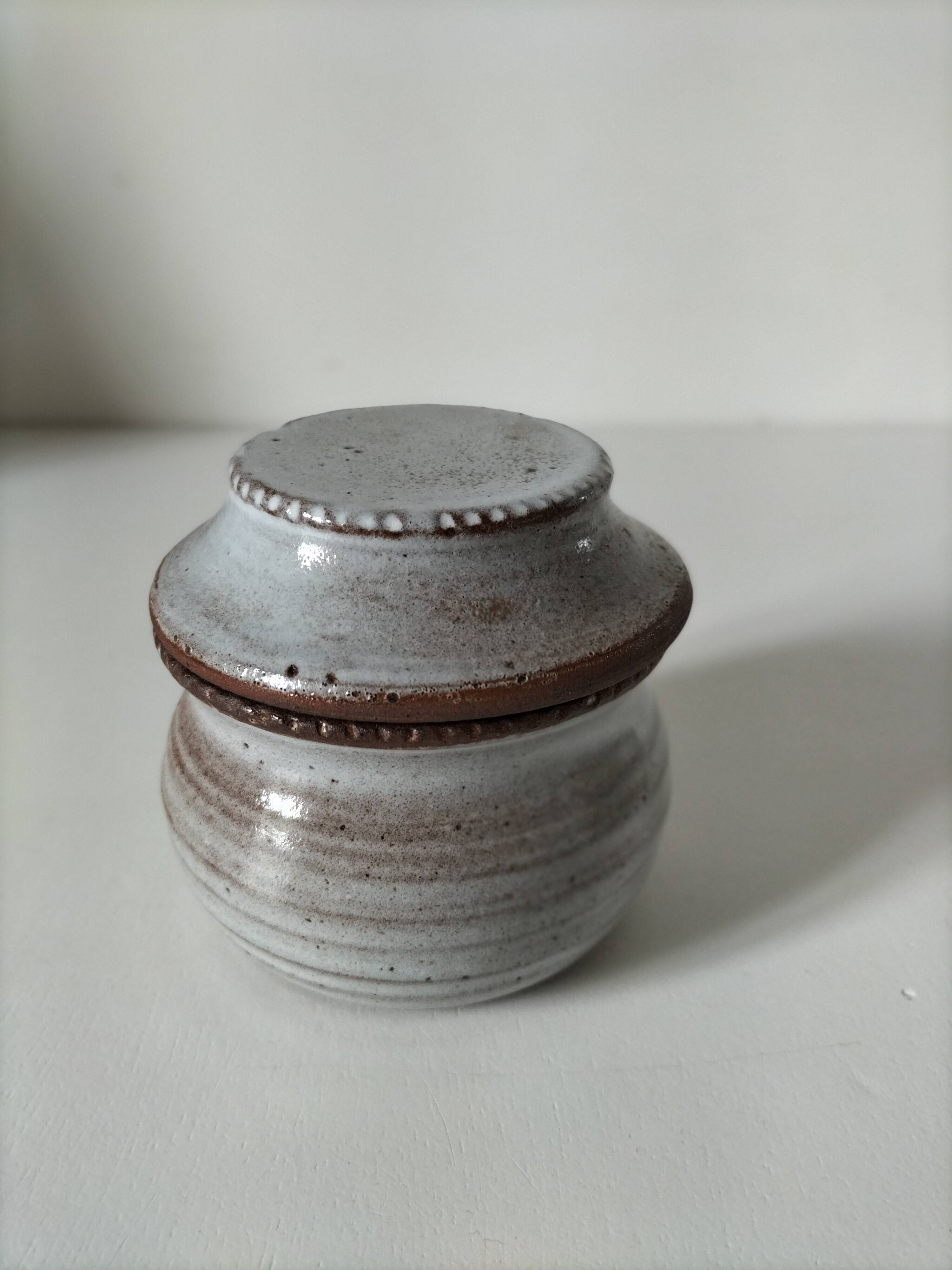 Small water butter dish in glazed stoneware in the Ratilly style.