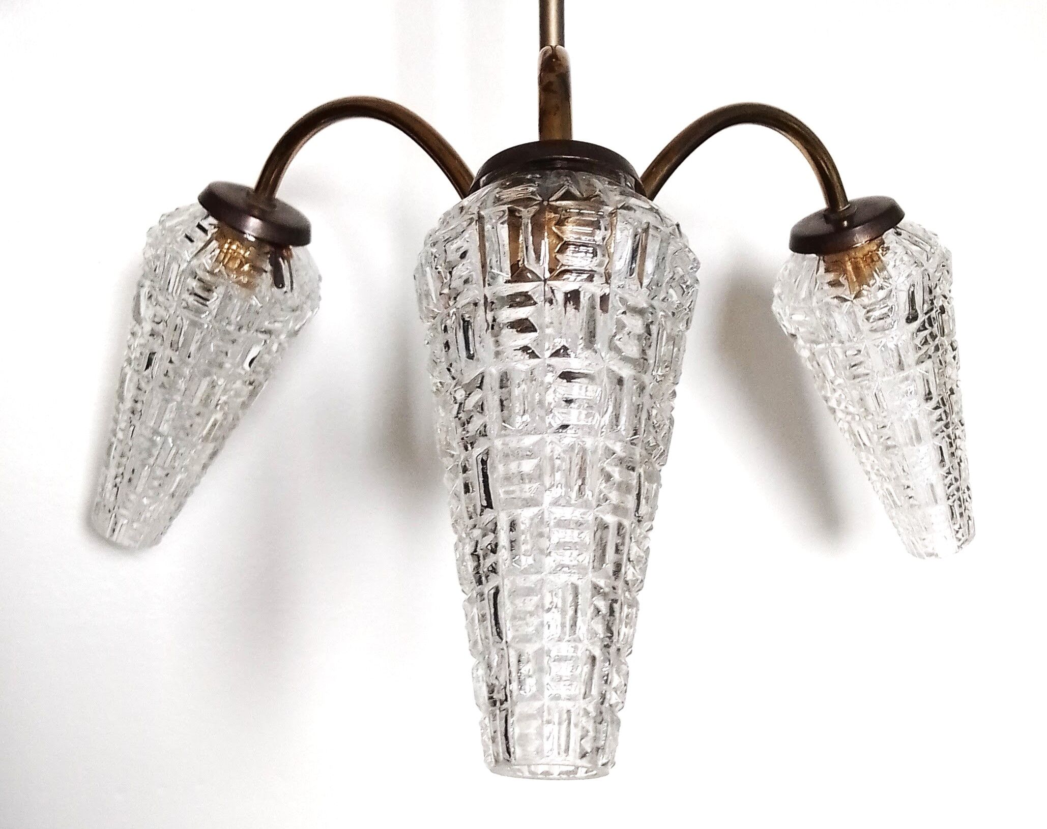 Tripod chandelier 50s tulip glasses