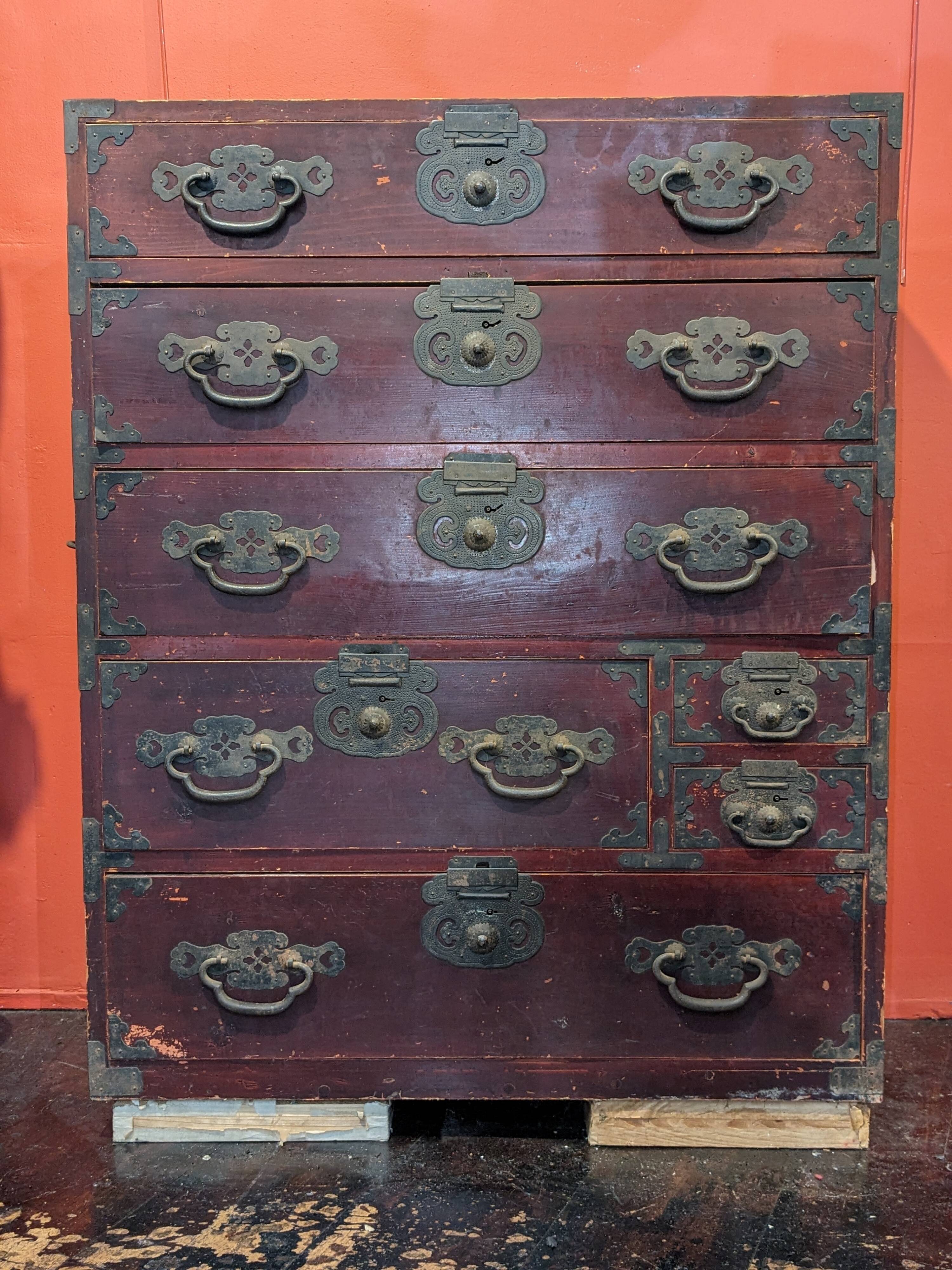 Commode japonaise (tansu) Japon, période Meiji circa 1860 -1900