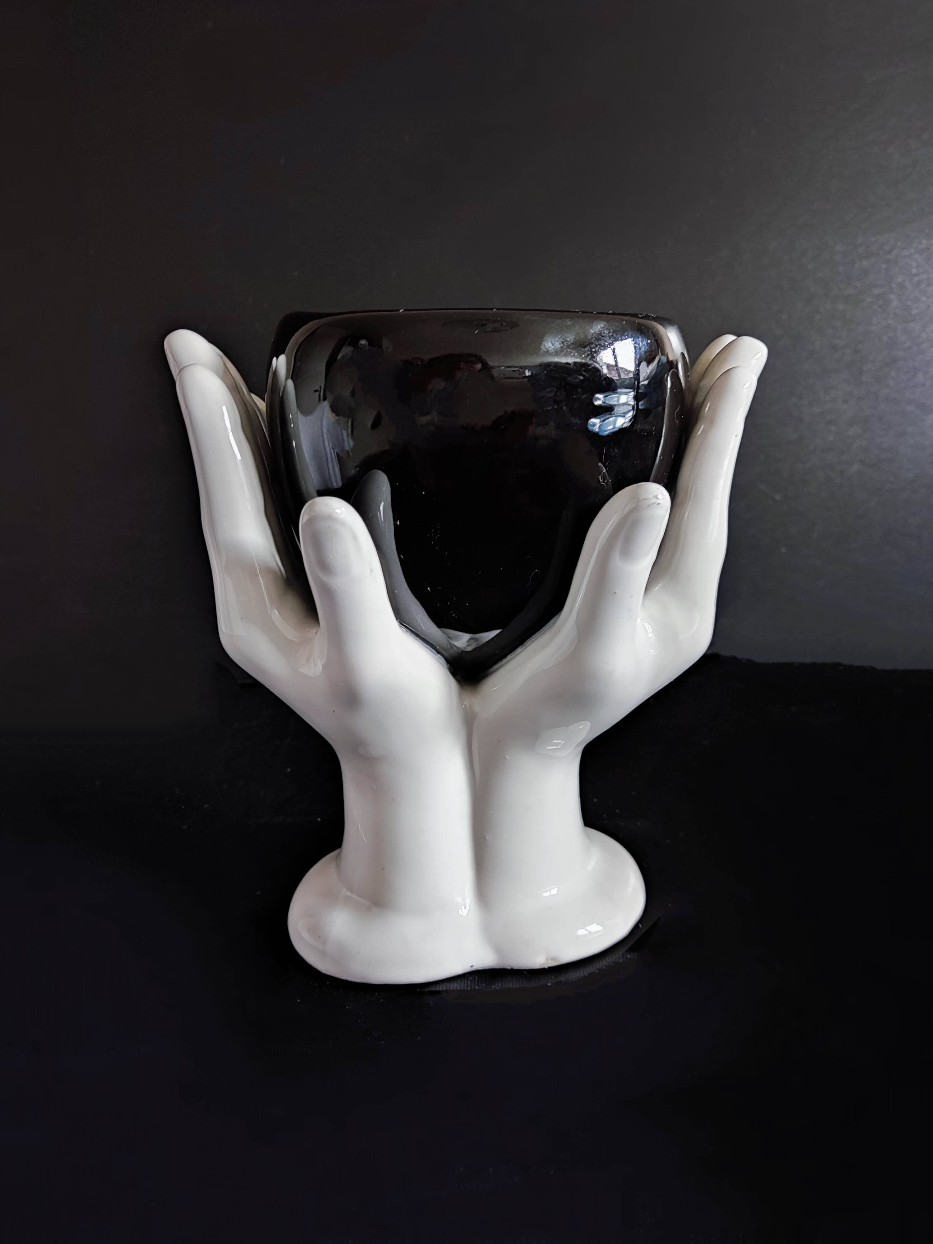Hand pocket tray