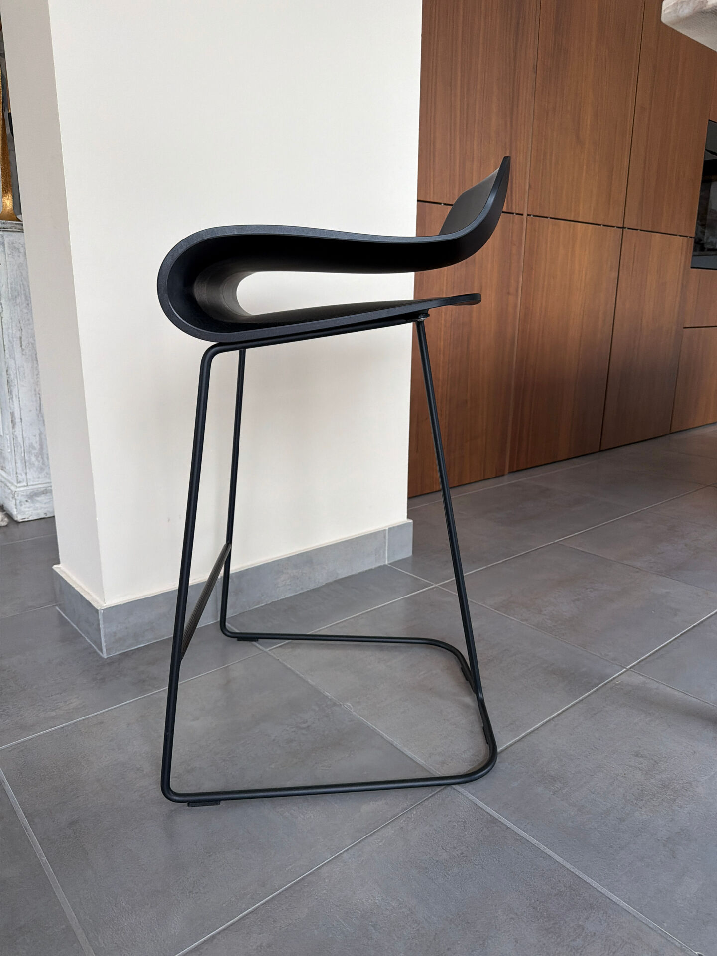 4 tabourets design BCN noirs