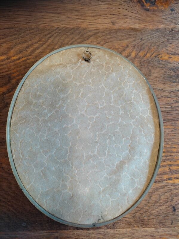 Oval frame with gold patina dried flowers