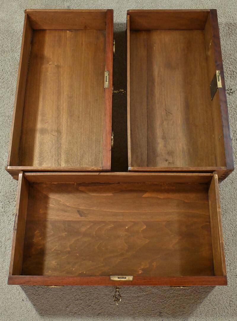 Small Mahogany Chest of Drawers – Part 1 of the 20th Century