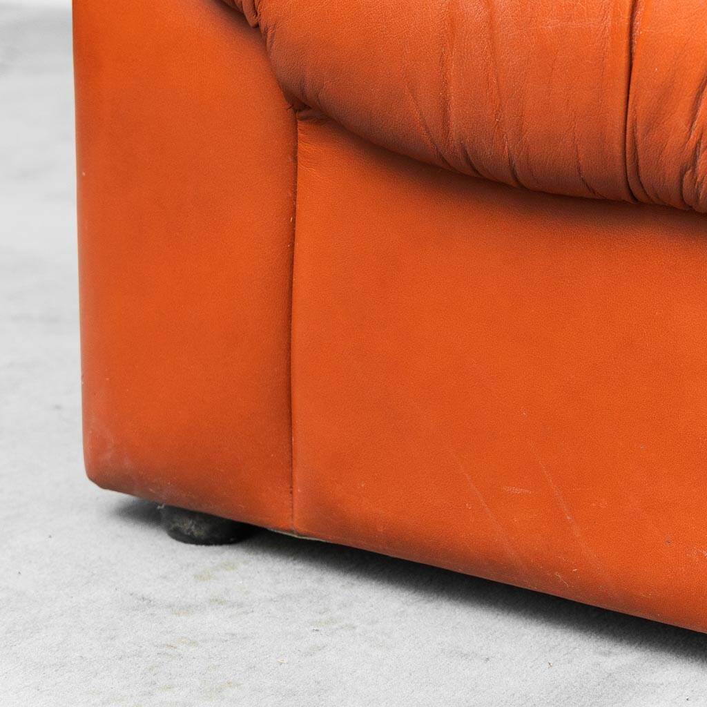 COPPIA DI POLTRONE VINTAGE IN PELLE ARANCIO ANNI ’70 MODERNARIATO