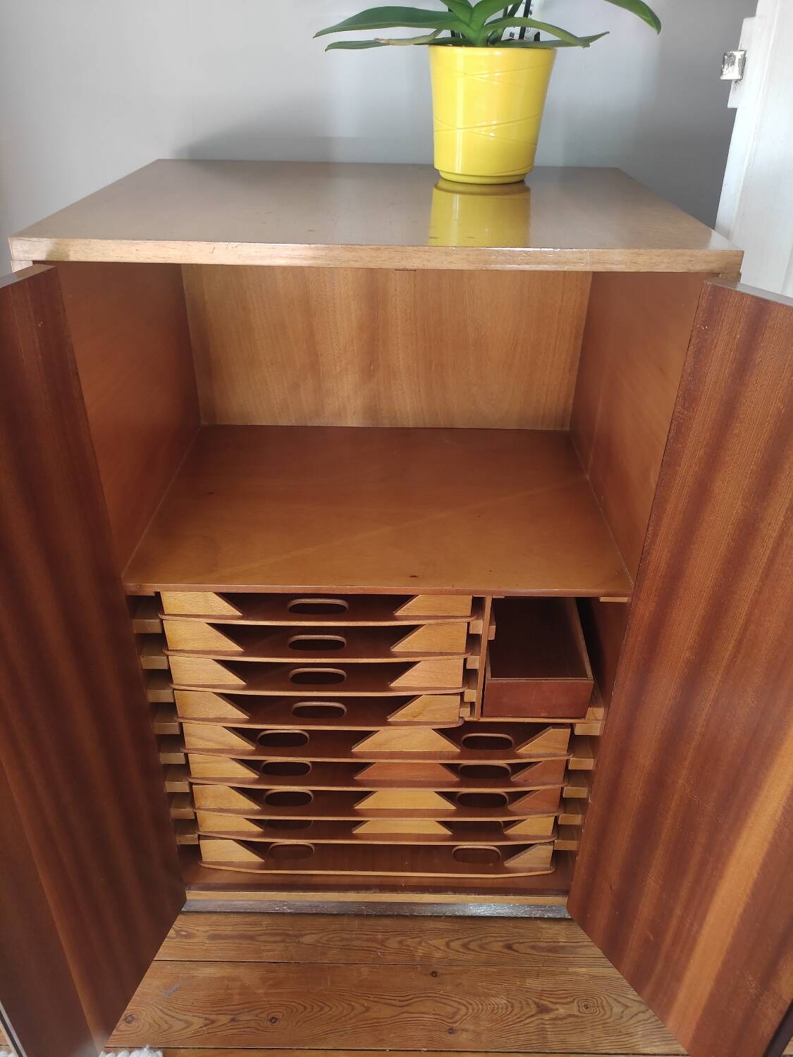 Vintage vinyl record cabinet/sideboard