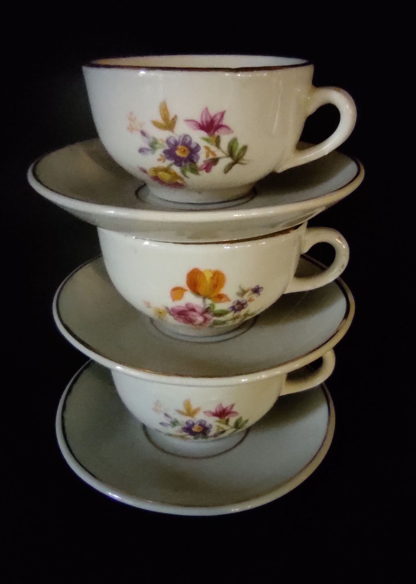Cups for dinette
