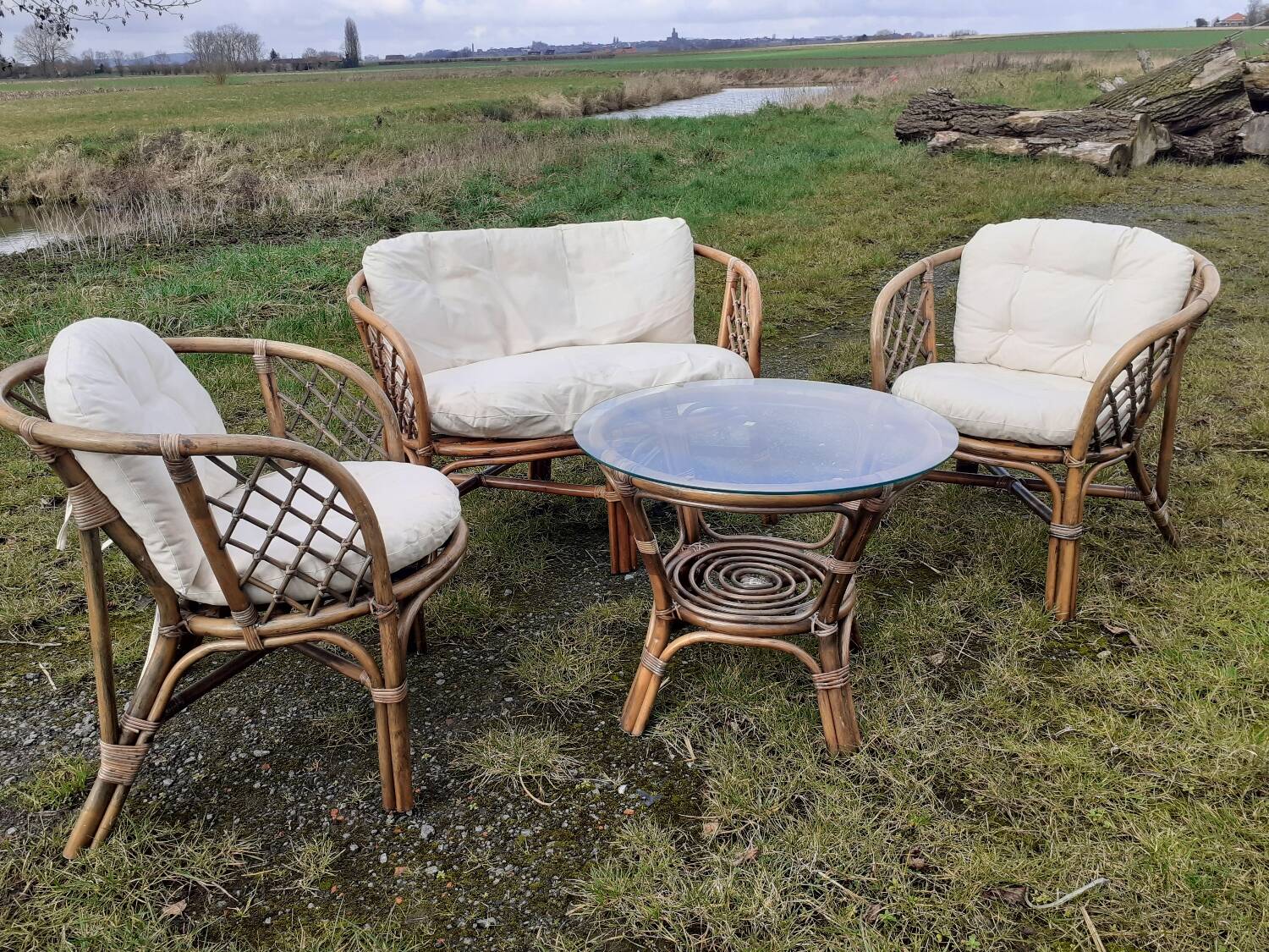 Rattan lounge