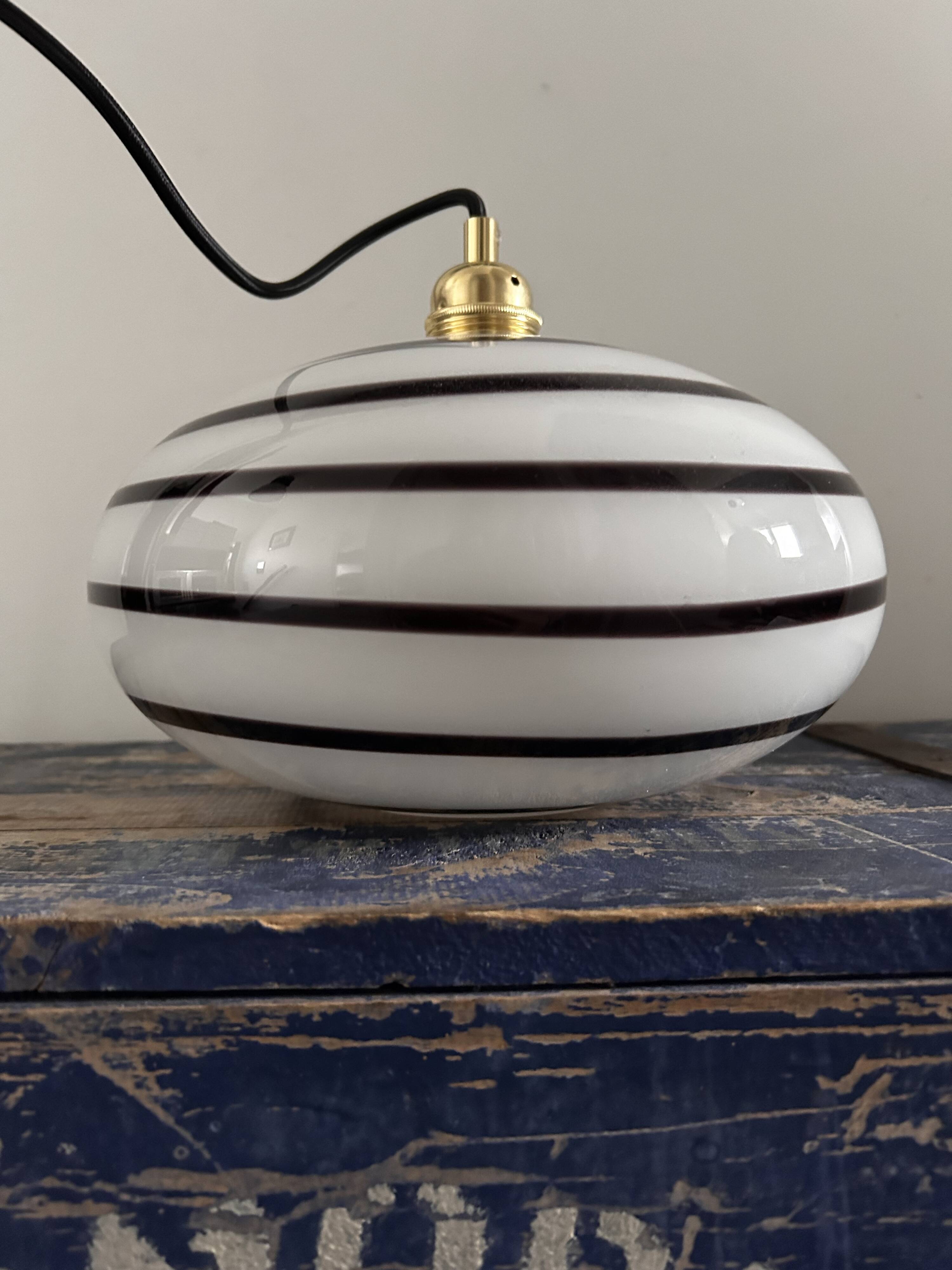 Spiral glass pendant light