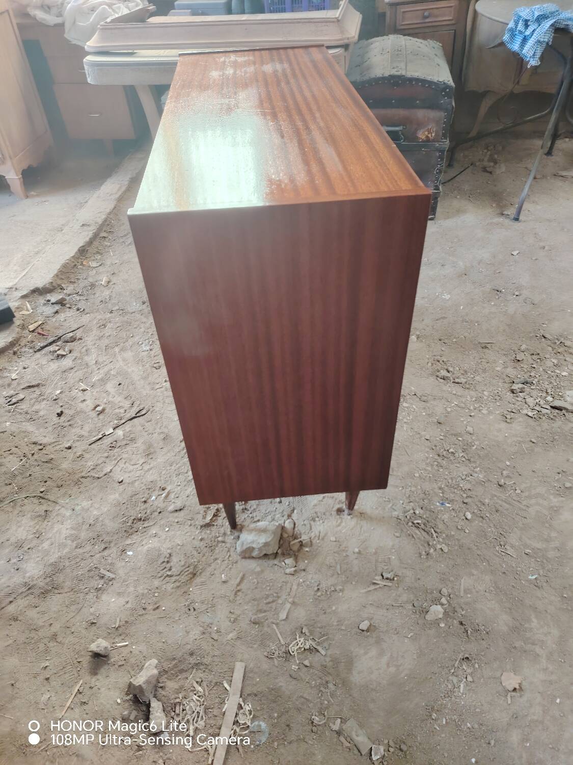 Commode asymétrique