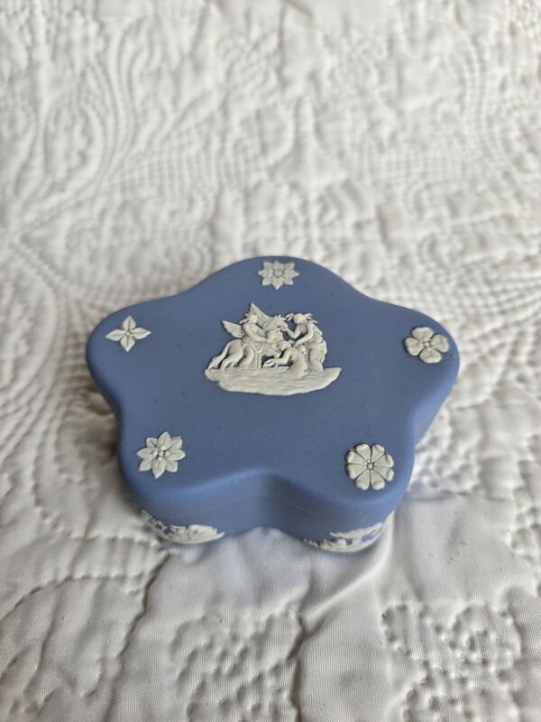 Service thé Wedgwood en biscuit bleu et blanc