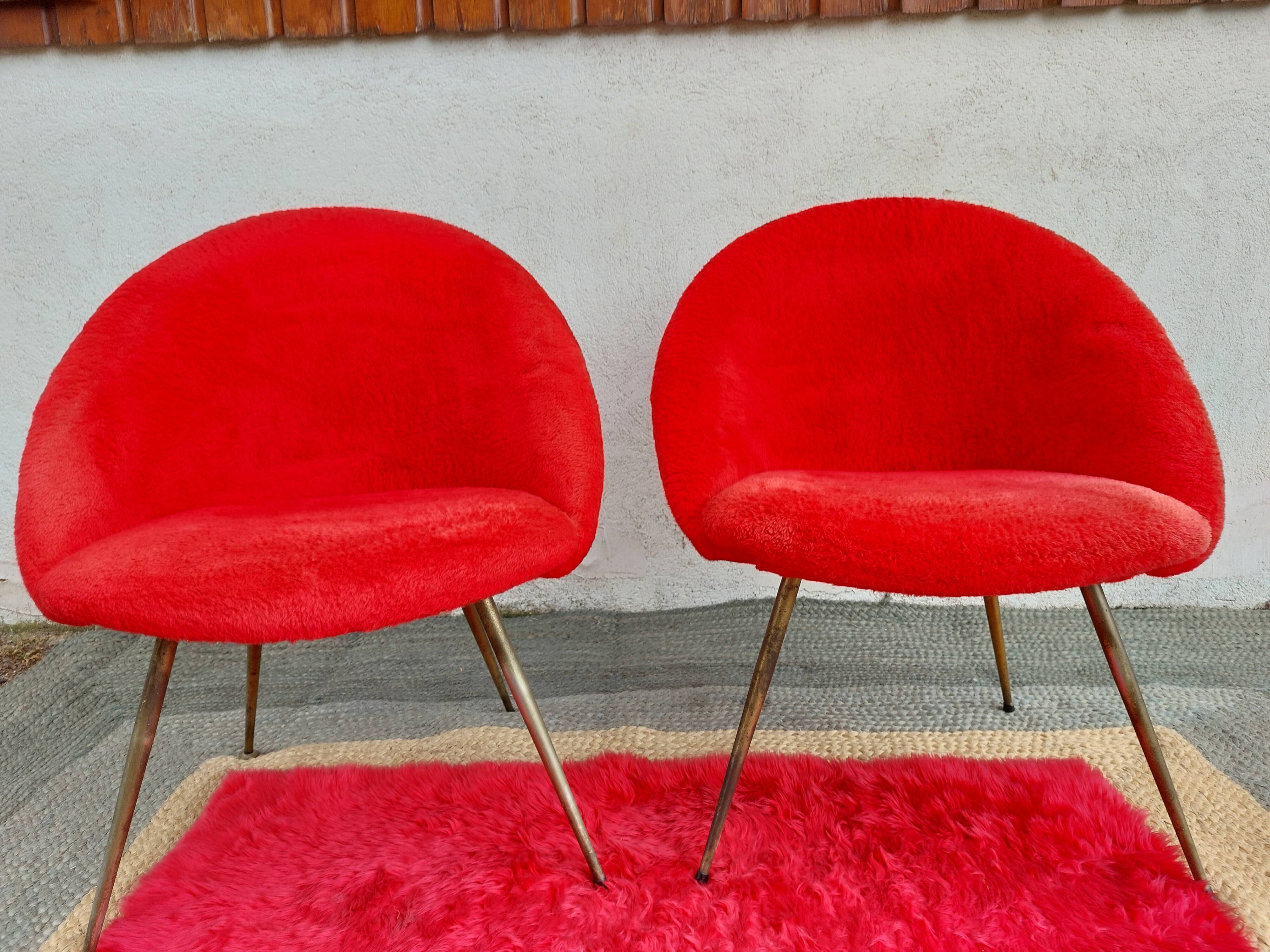 pair of vintage armchairs (red fur)