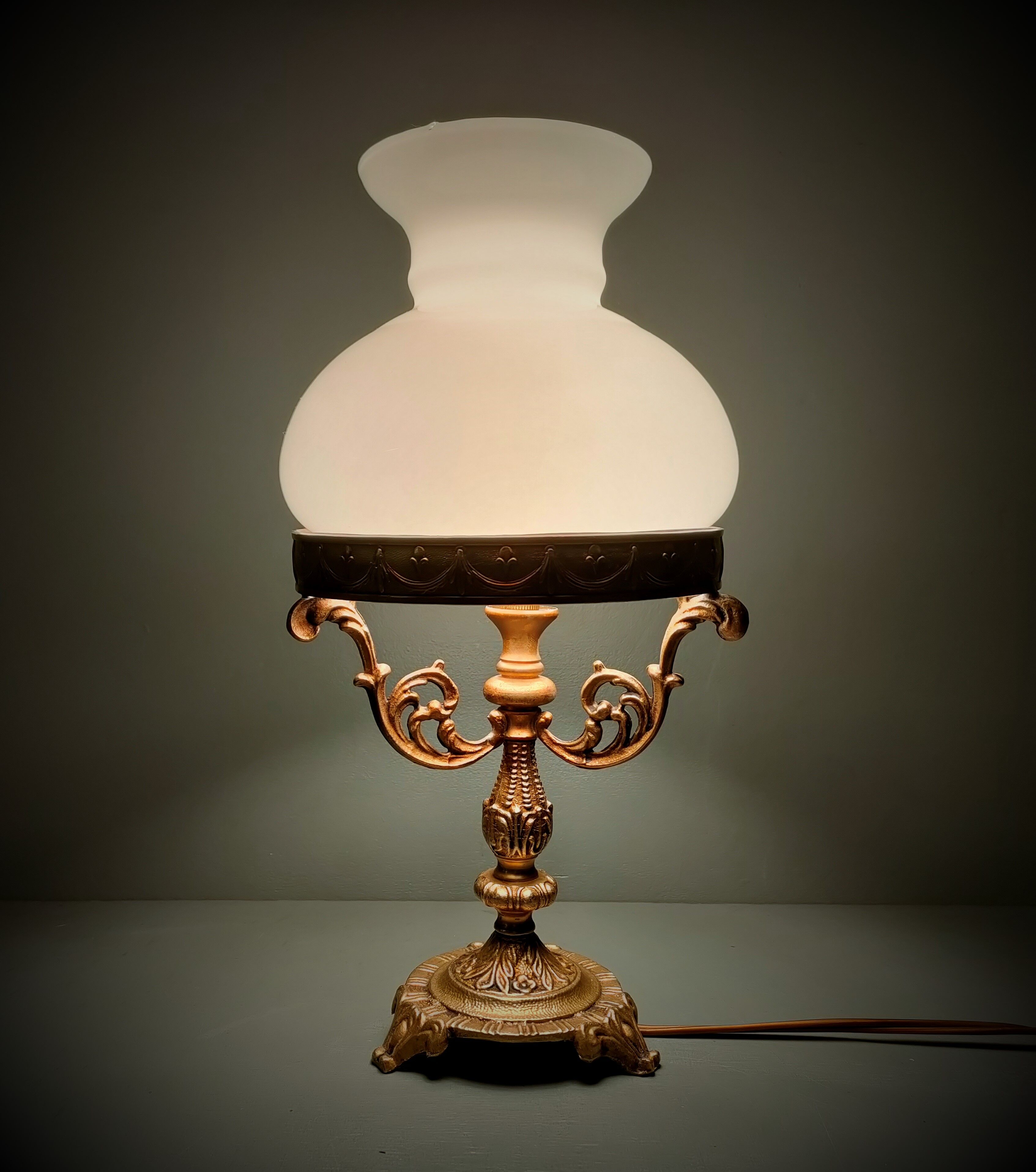 Tripod table lamp - Gilded bronze, opaline - 50s - France