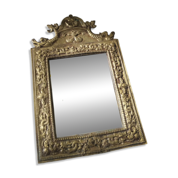 Ancien petit miroir d'applique à fronton en bronze doré décor de chimères