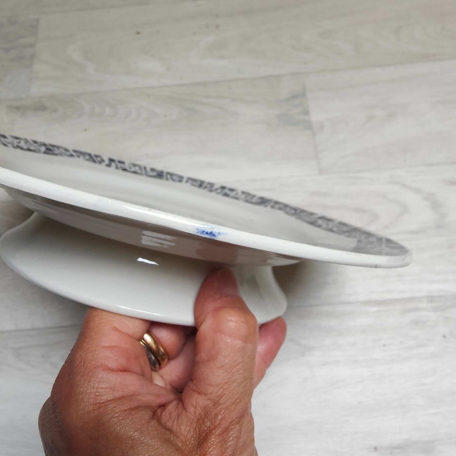 Plate mounted iron earth