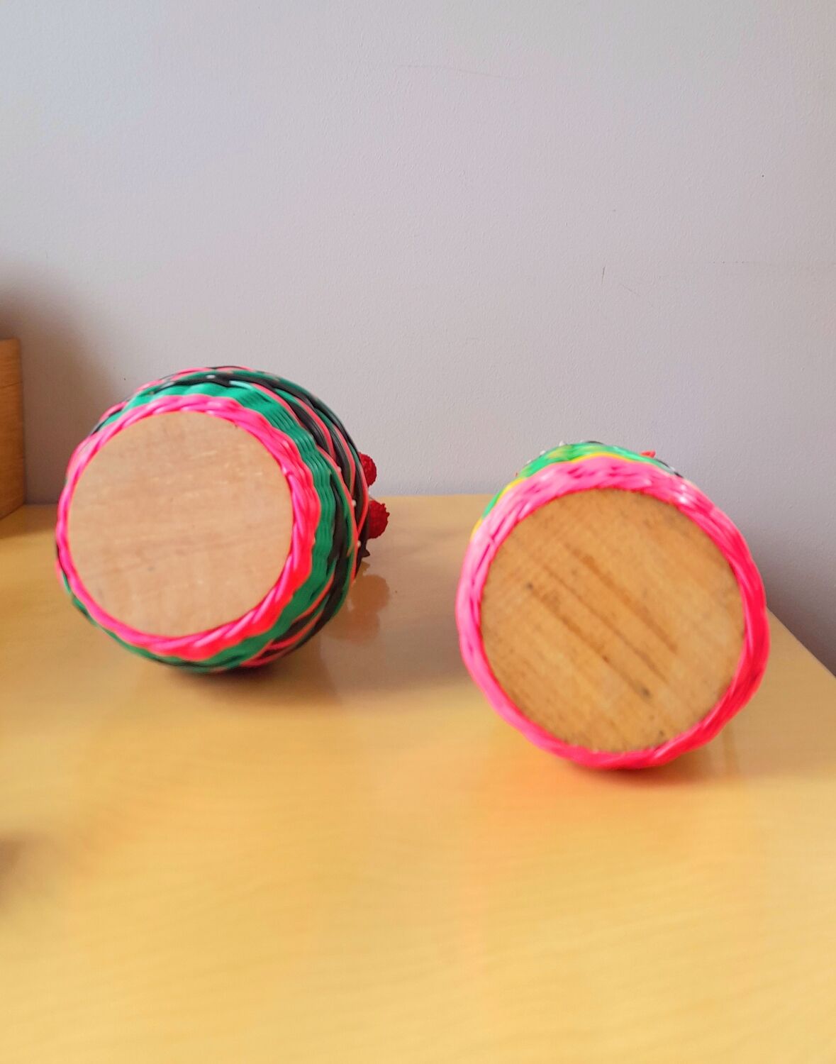 Set of 2 scoubidous bottles