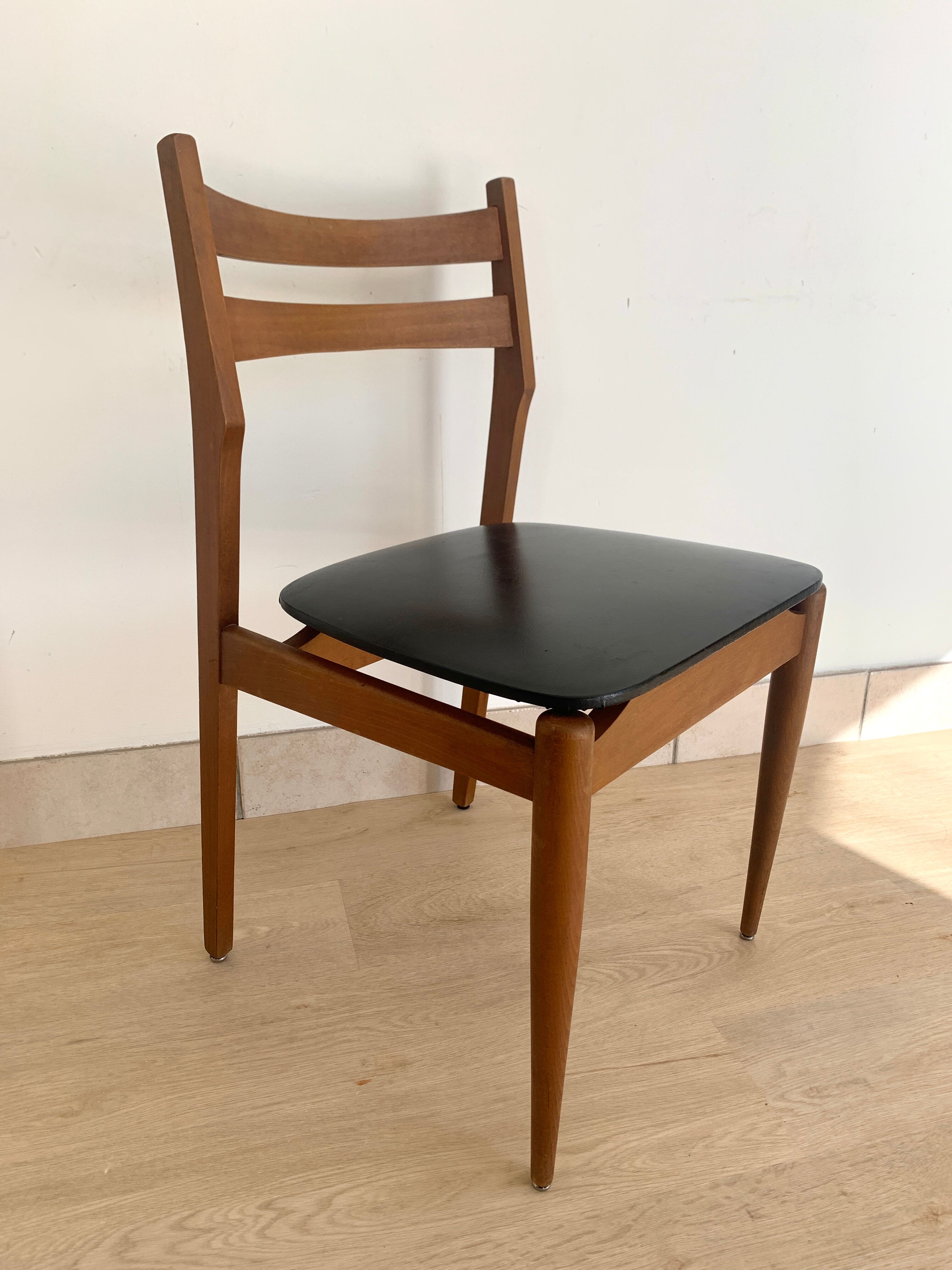 Series of 6 vintage chairs